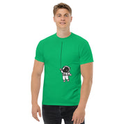 Foto di - T-shirt Stampata Unisex – 100% Cotone – Stile Streetwear e Confortevole – Astronauta Appeso-DTG-Biiply