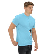 Foto di - T-shirt Stampata Unisex – 100% Cotone – Stile Streetwear e Confortevole – Astronauta Appeso-DTG-Biiply
