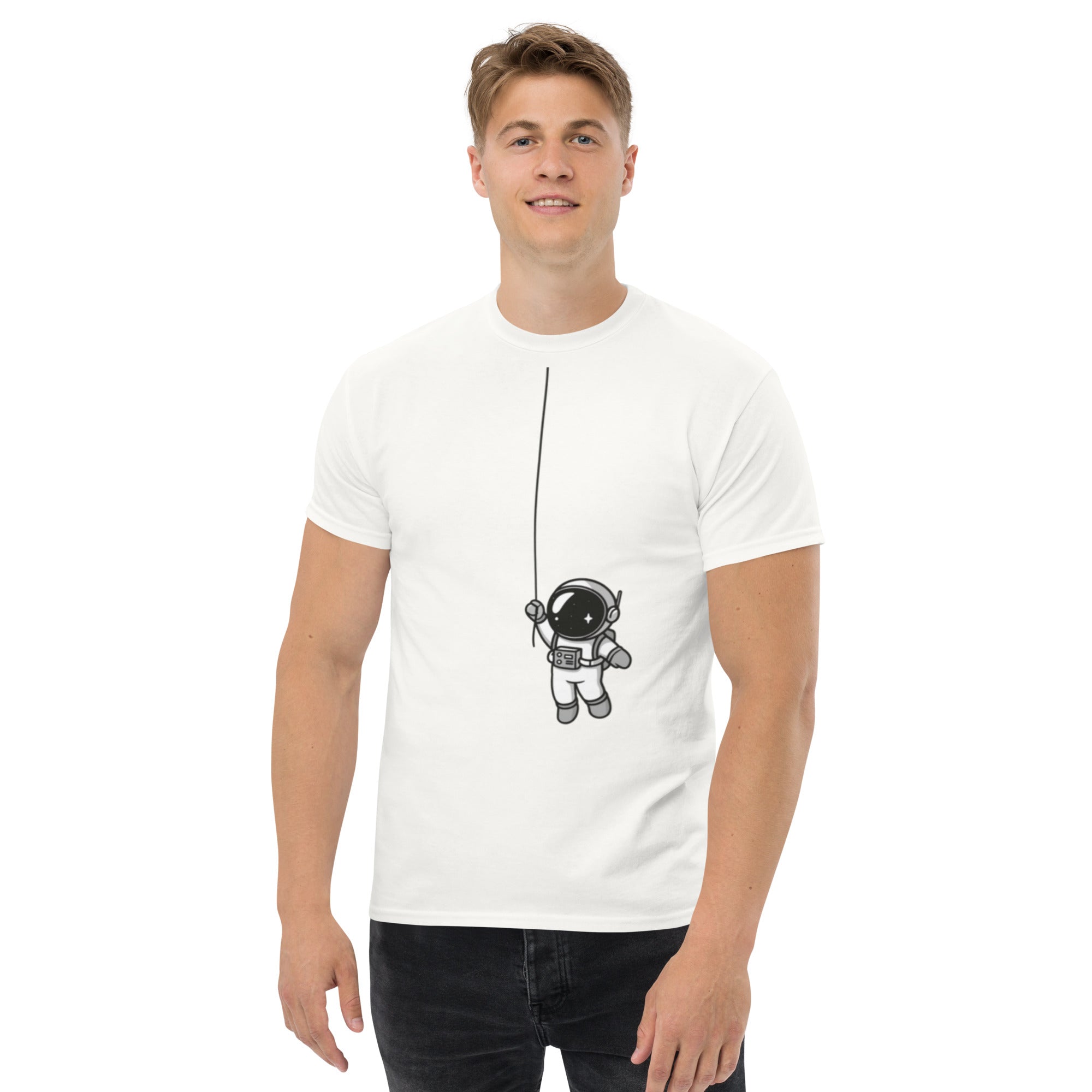 Foto di - T-shirt Stampata Unisex – 100% Cotone – Stile Streetwear e Confortevole – Astronauta Appeso-DTG-Biiply