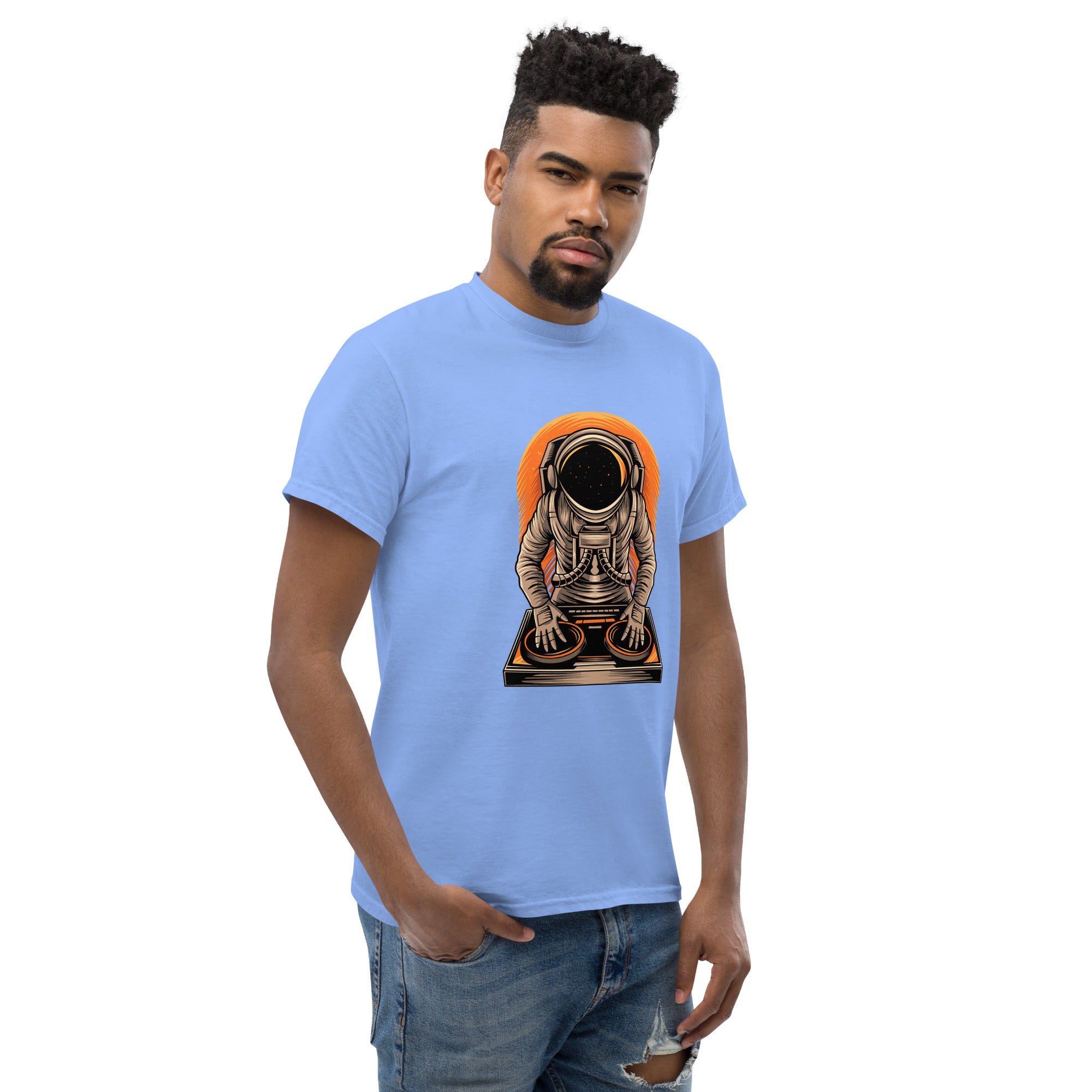 Foto di - T-shirt Stampata Unisex – 100% Cotone – Stile Streetwear e Confortevole – Atronauta Dj-DTG-Biiply