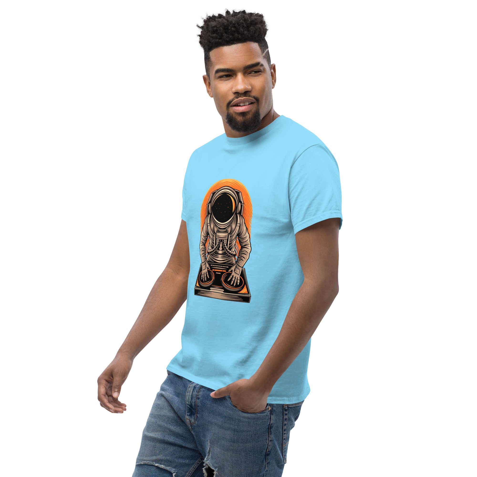 Foto di - T-shirt Stampata Unisex – 100% Cotone – Stile Streetwear e Confortevole – Atronauta Dj-DTG-Biiply