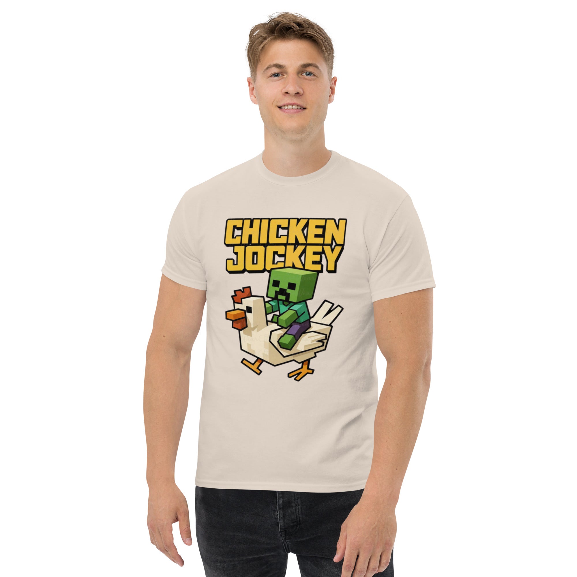 Foto di - T-shirt Stampata Unisex – 100% Cotone – Stile Streetwear e Confortevole – Chicken jockey-DTG-Biiply