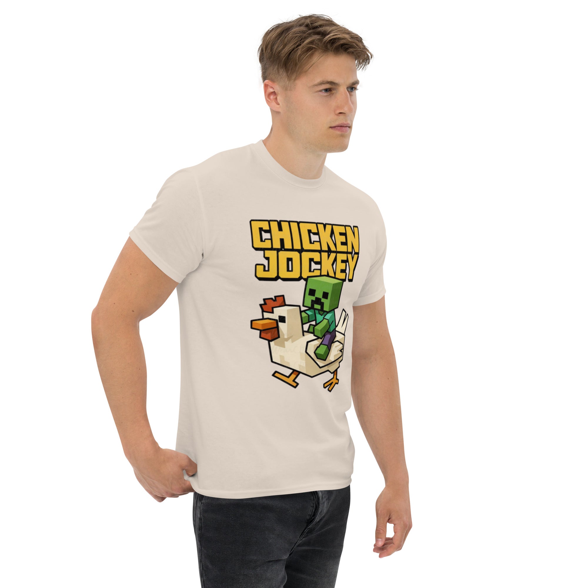 Foto di - T-shirt Stampata Unisex – 100% Cotone – Stile Streetwear e Confortevole – Chicken jockey-DTG-Biiply