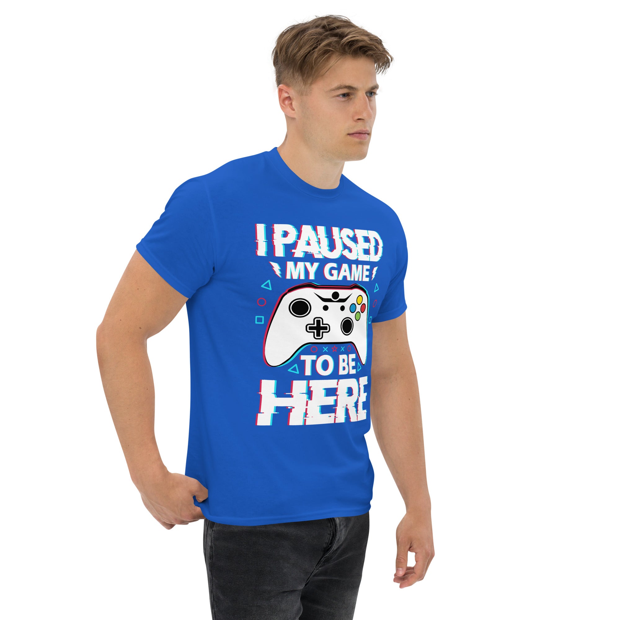 Foto di - T-shirt Stampata Unisex – 100% Cotone – Stile Streetwear e Confortevole – I'm Paused My Game To Be Here-DTG-Biiply