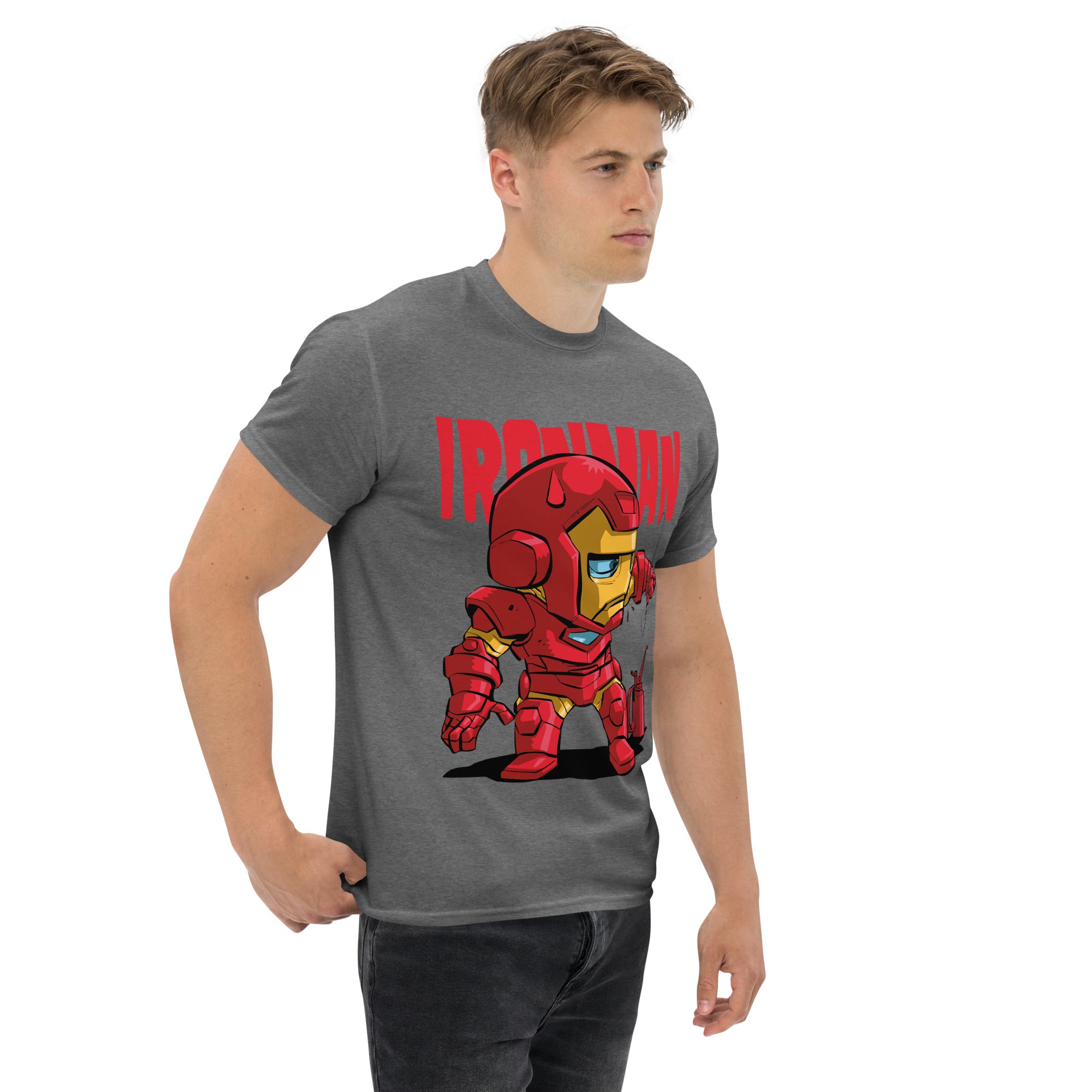 Foto di - T-shirt Stampata Unisex – 100% Cotone – Stile Streetwear e Confortevole – Ironman-DTG-Biiply