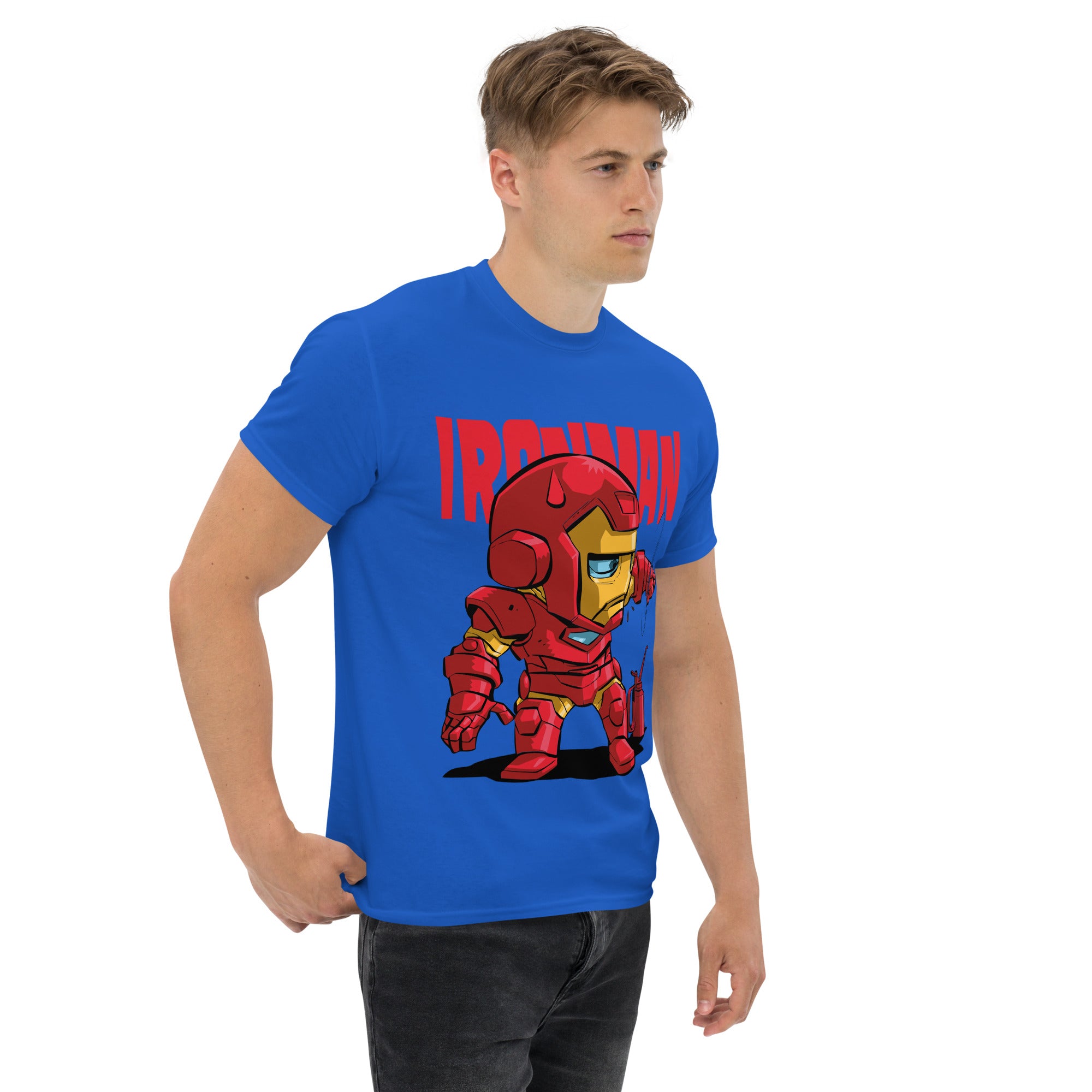 Foto di - T-shirt Stampata Unisex – 100% Cotone – Stile Streetwear e Confortevole – Ironman-DTG-Biiply