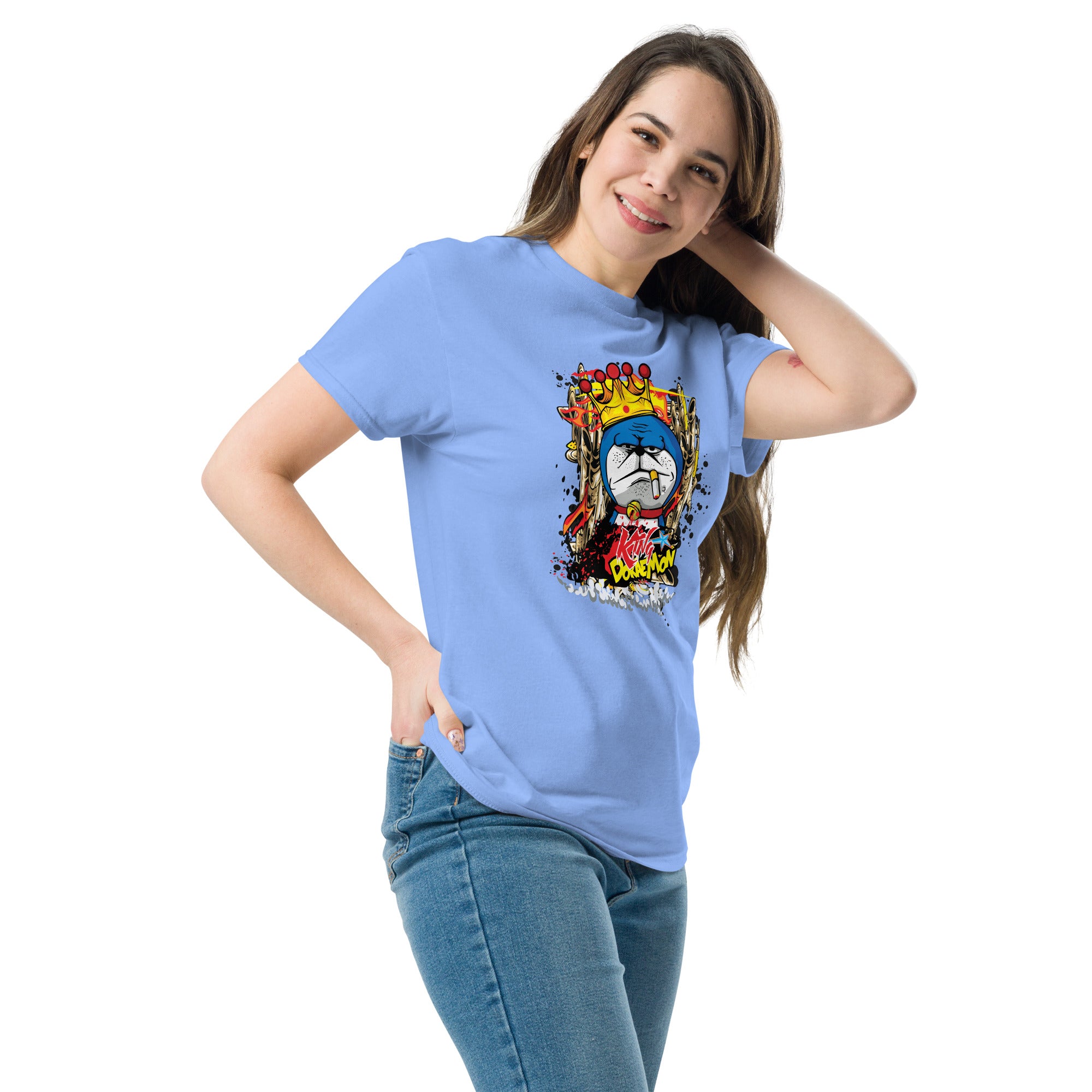 Foto di - T-shirt Stampata Unisex – 100% Cotone – Stile Streetwear e Confortevole – King Smoke Doraemon-DTG-Biiply