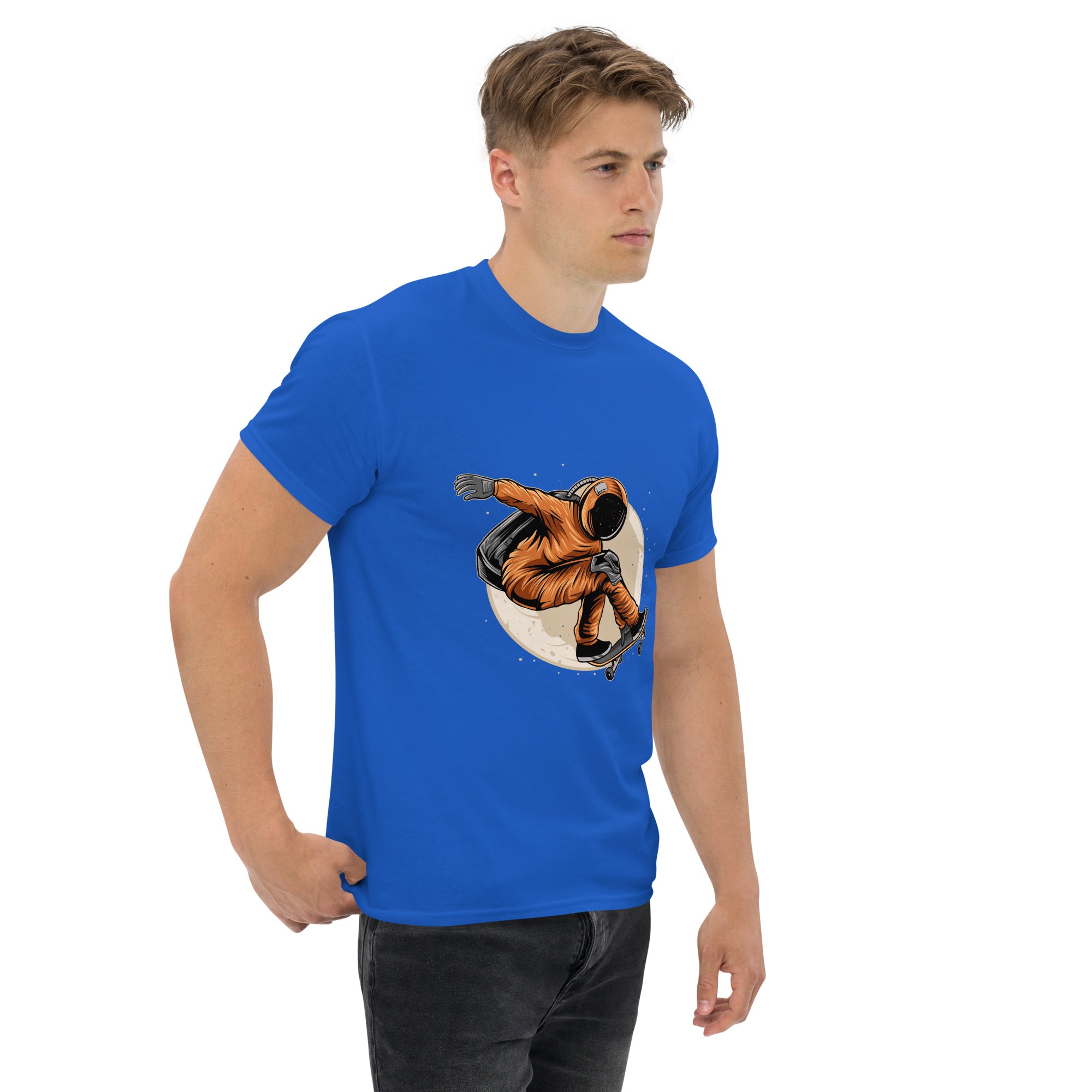 Foto di - T-shirt Stampata Unisex – 100% Cotone – Stile Streetwear e Confortevole – Moon Skater-DTG-Biiply