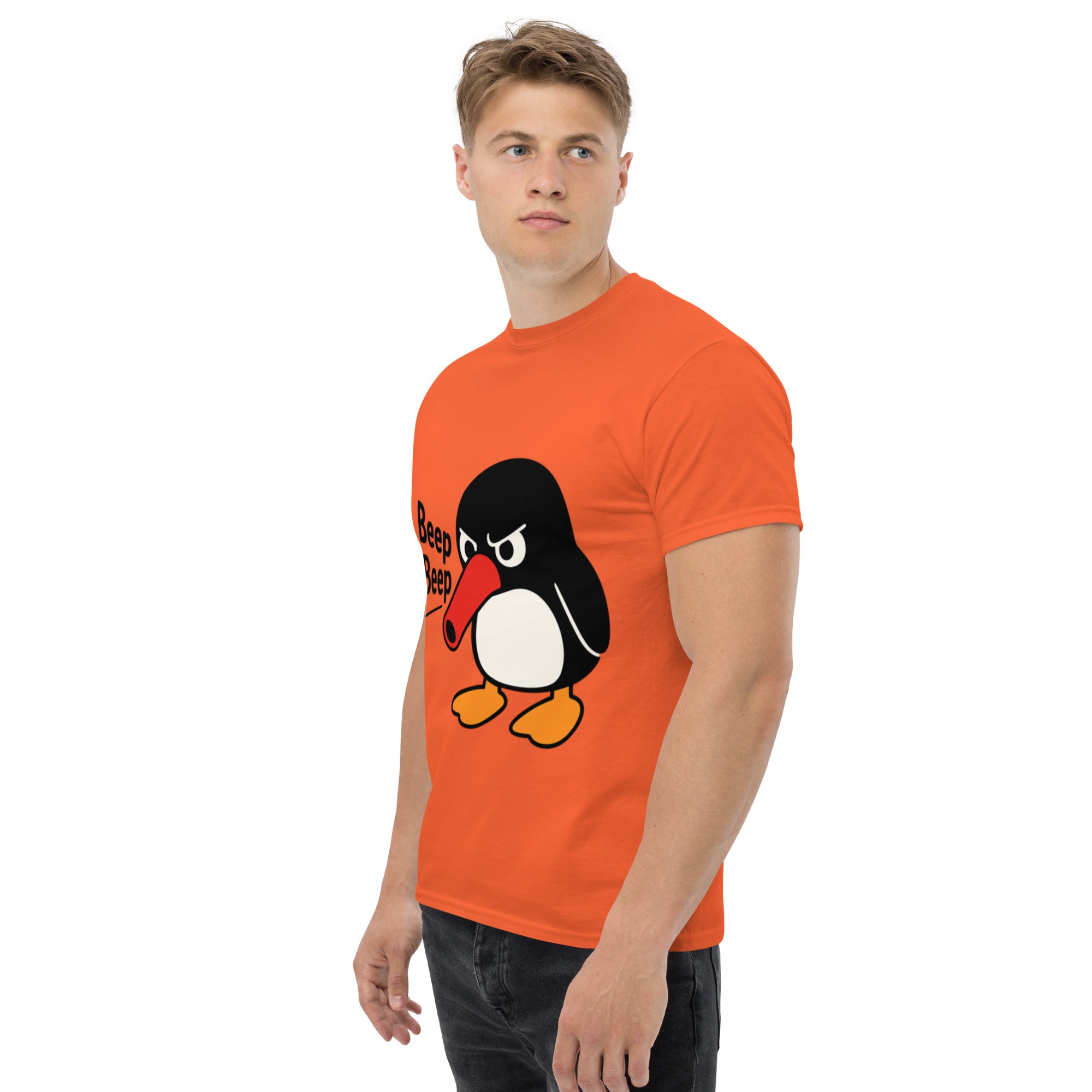 Foto di - T-shirt Stampata Unisex – 100% Cotone – Stile Streetwear e Confortevole – Pinguino Arrabbiato Beep Beep-DTG-Biiply