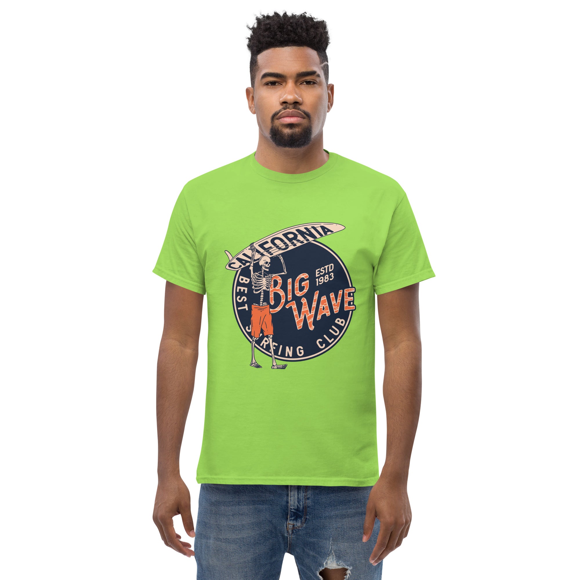 Foto di - T-shirt Stampata Unisex – 100% Cotone – Stile Streetwear e Confortevole – Scheletro surfista-DTG-Biiply