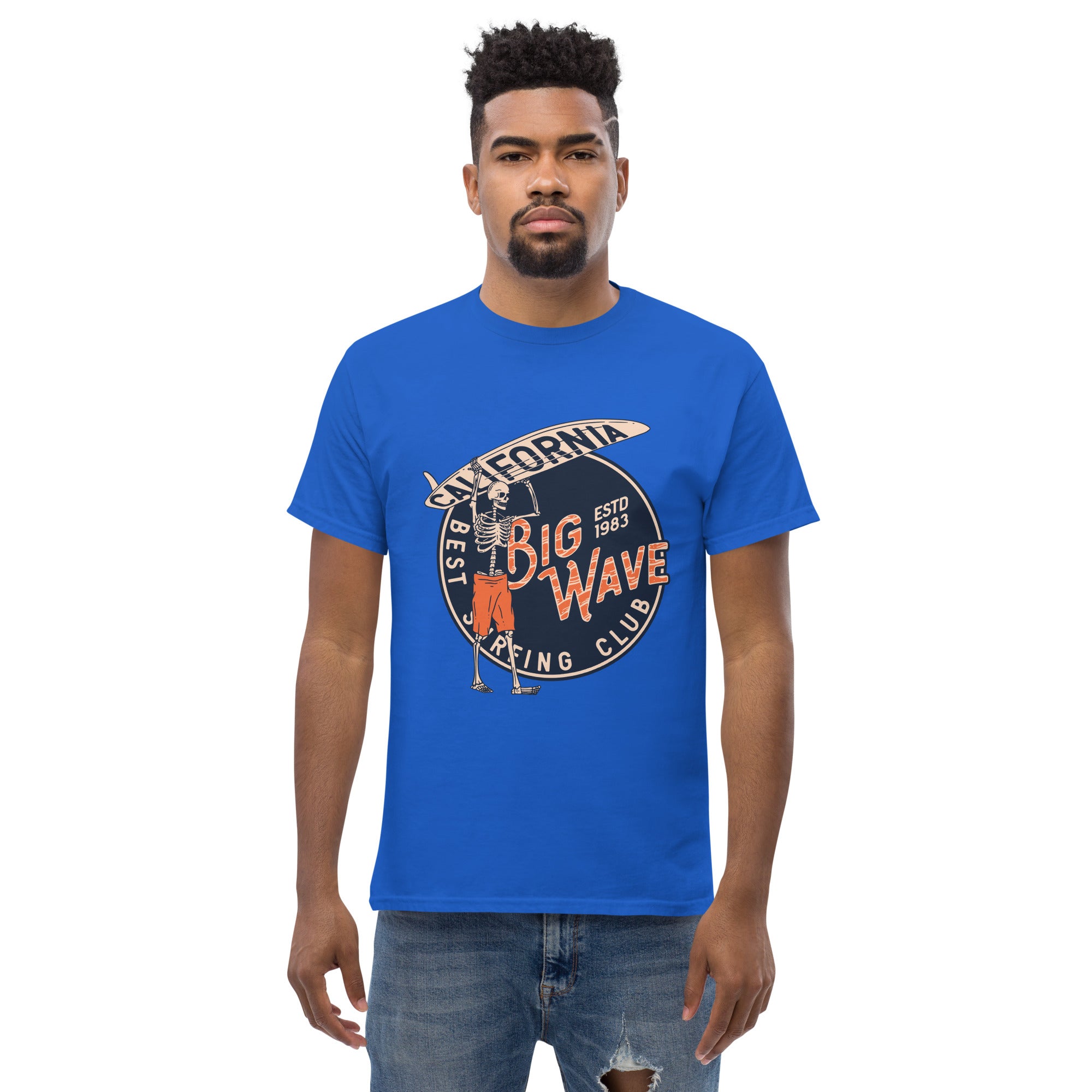 Foto di - T-shirt Stampata Unisex – 100% Cotone – Stile Streetwear e Confortevole – Scheletro surfista-DTG-Biiply