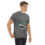 Foto di - T-shirt Stampata Unisex – 100% Cotone – Stile Streetwear e Confortevole – Surfing Paradise-DTG-Biiply