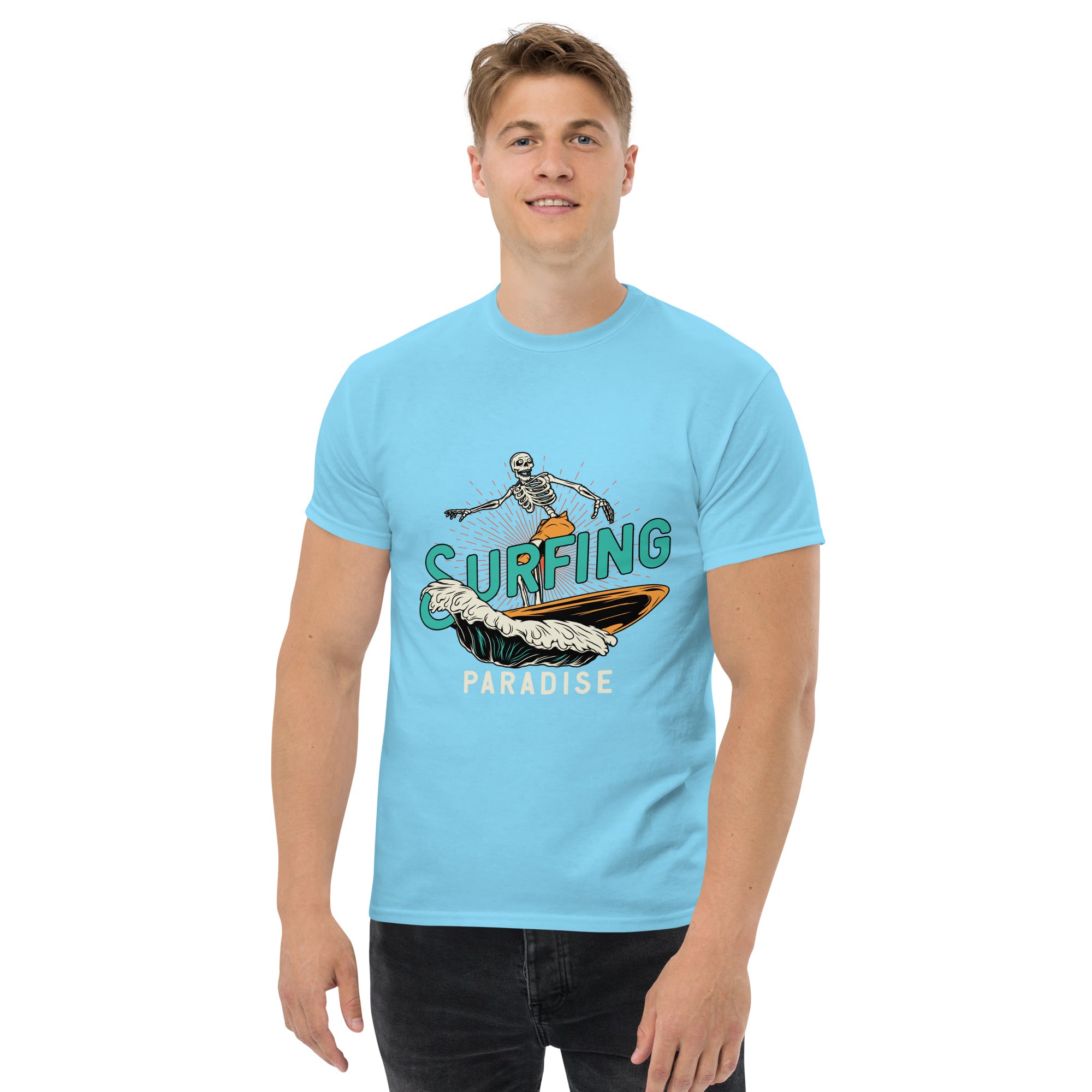 Foto di - T-shirt Stampata Unisex – 100% Cotone – Stile Streetwear e Confortevole – Surfing Paradise-DTG-Biiply