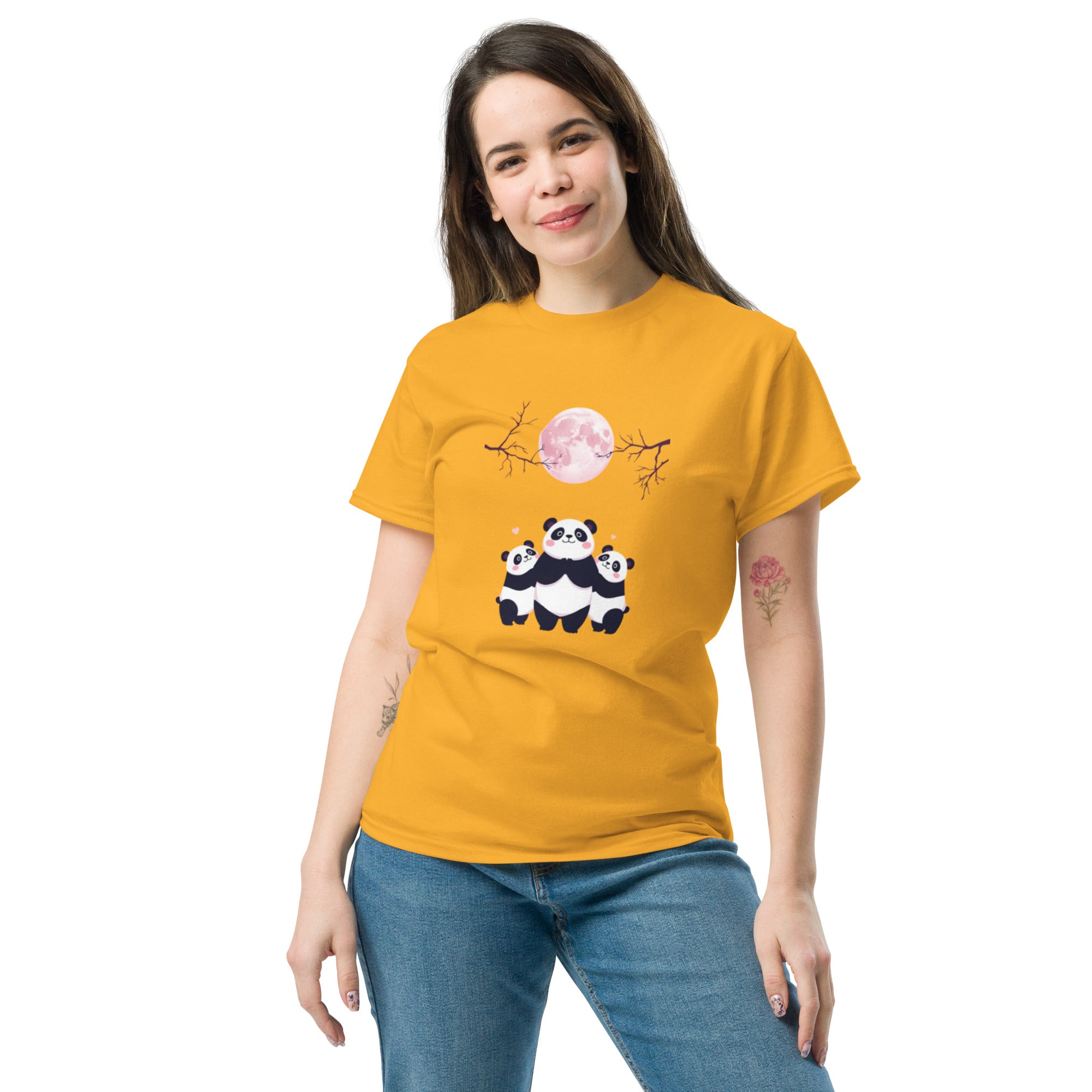 Foto di - T-shirt Stampata Unisex – 100% Cotone – Stile Streetwear e Confortevole – Sweet Panda-DTG-Biiply