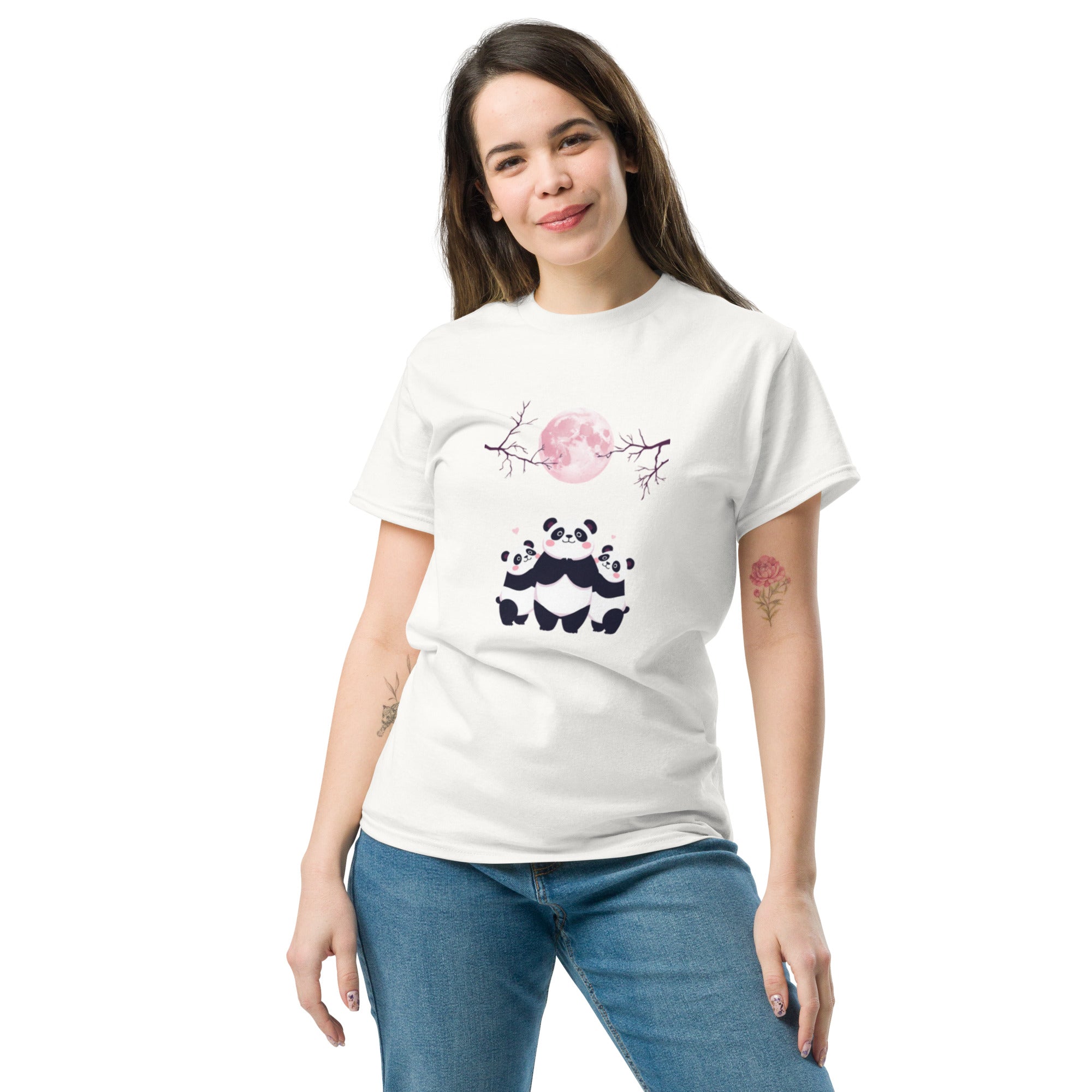 Foto di - T-shirt Stampata Unisex – 100% Cotone – Stile Streetwear e Confortevole – Sweet Panda-DTG-Biiply