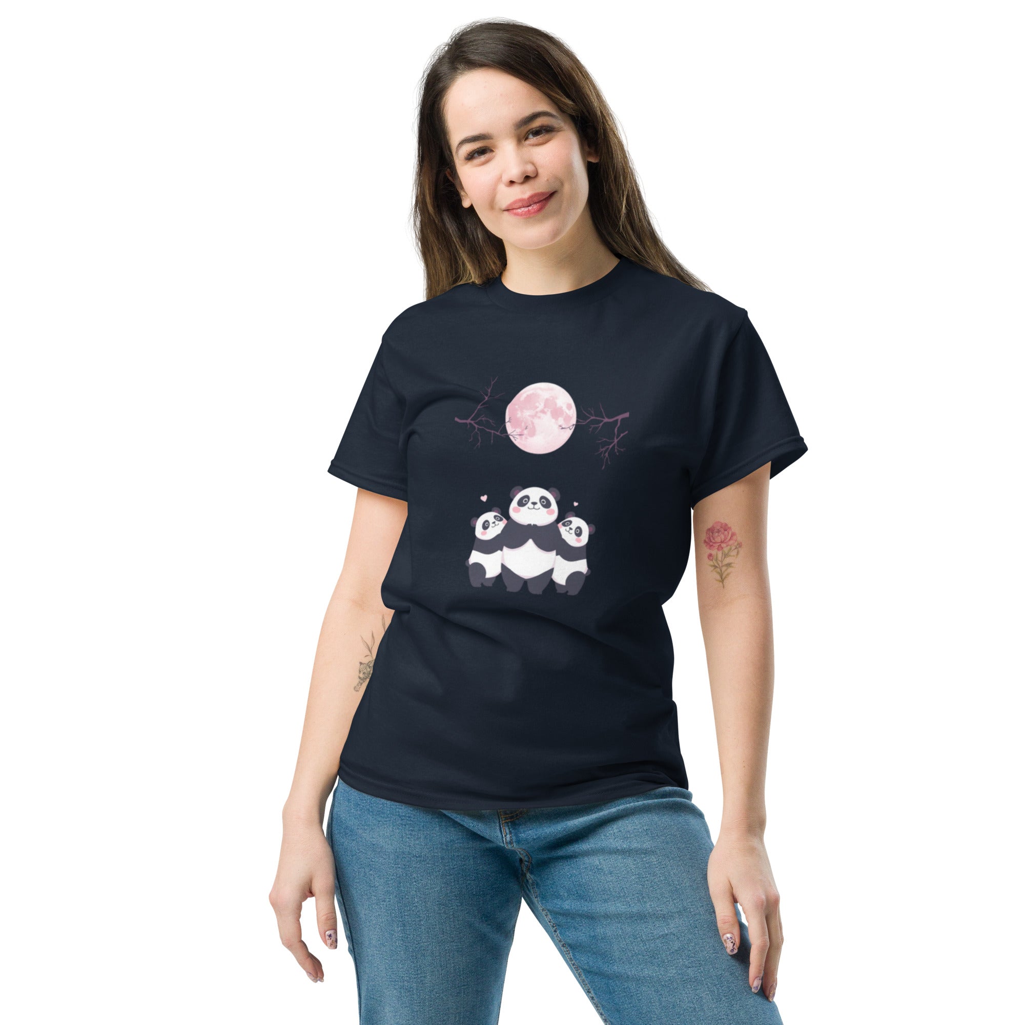Foto di - T-shirt Stampata Unisex – 100% Cotone – Stile Streetwear e Confortevole – Sweet Panda-DTG-Biiply