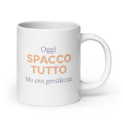 Foto di - Tazza in ceramica resistente stampata a colori adatta a microonde e lavastoviglie - Oggi Spacco Tutto Ma Con Gentilezza-Casa-Biiply