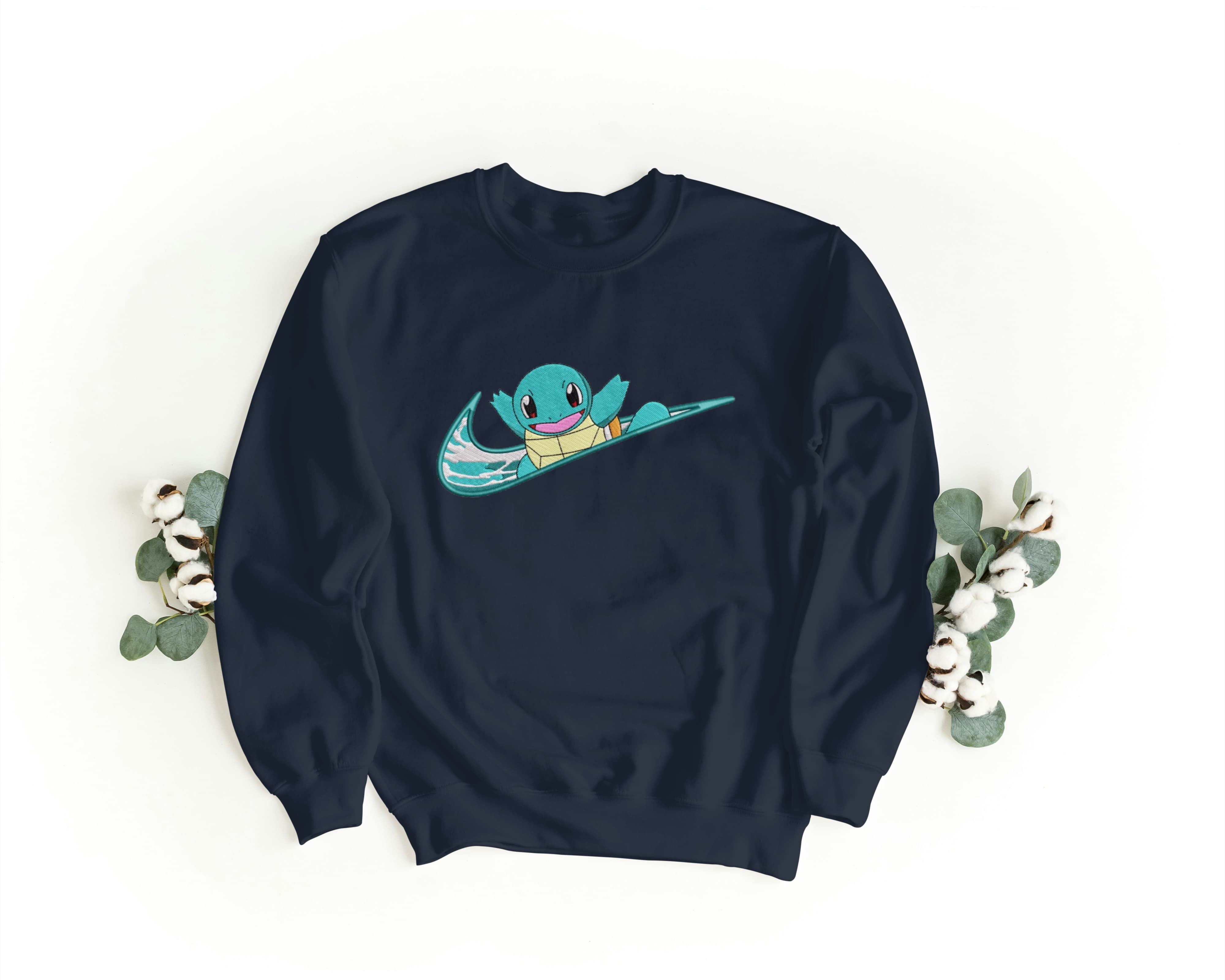 Felpa Ricamata Unisex – Morbida – Stile Streetwear – Swoosh + Squitle