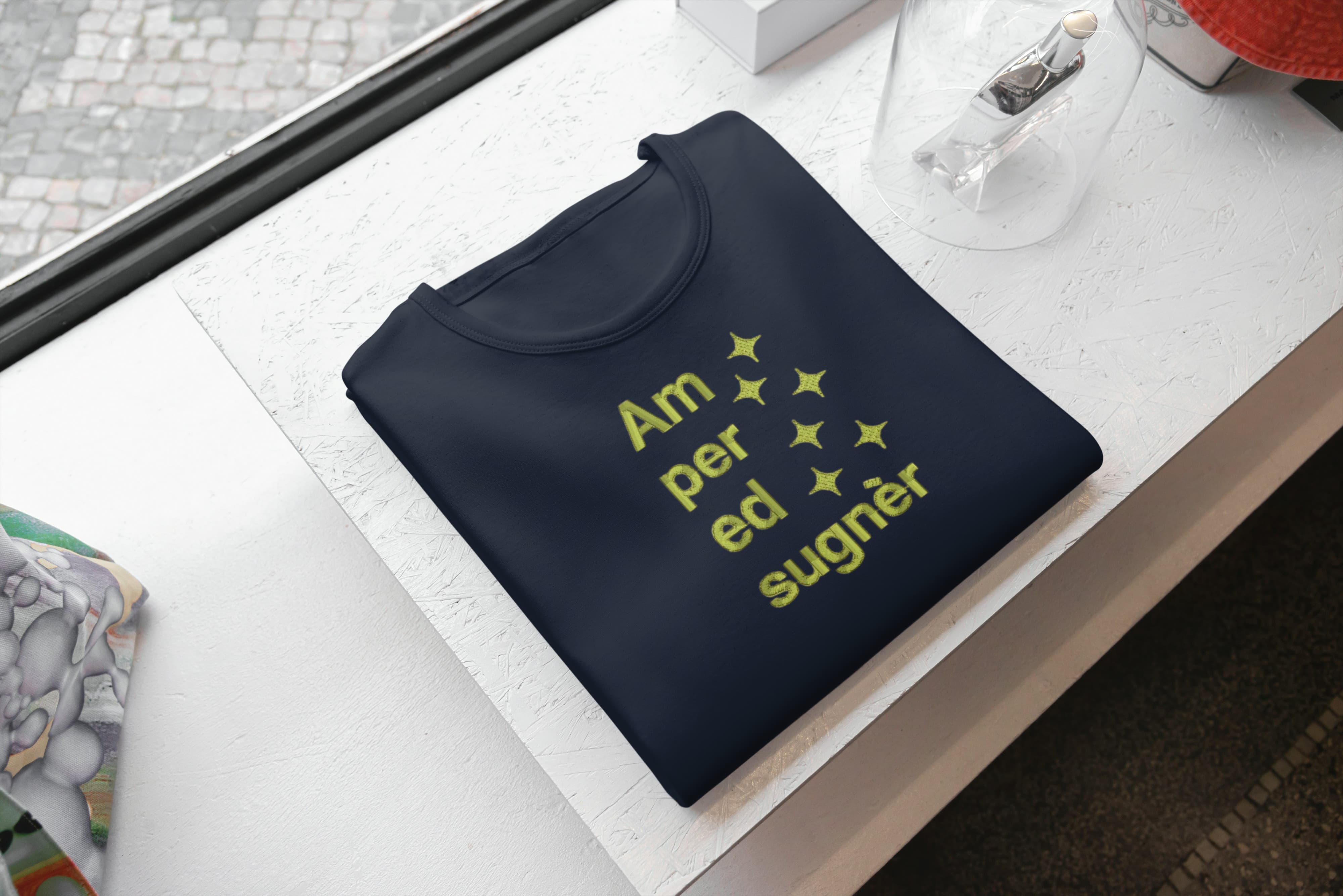 T-shirt Ricamata Unisex – 100% Cotone – Stile Streetwear e Confortevole – Am Per Ed Sugnèr