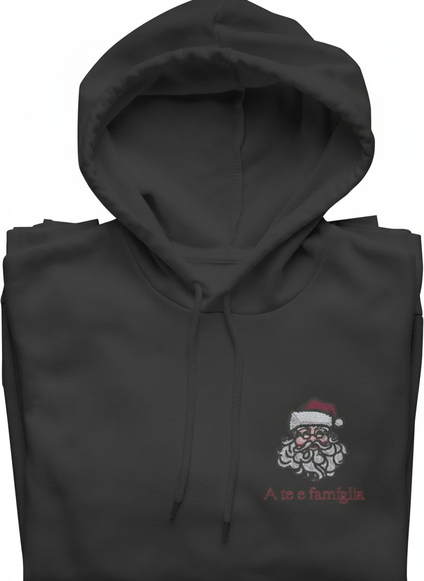 Felpa Ricamata Unisex – Morbida con Cappuccio e Tasca Frontale – Babbo Natale A te e famiglia