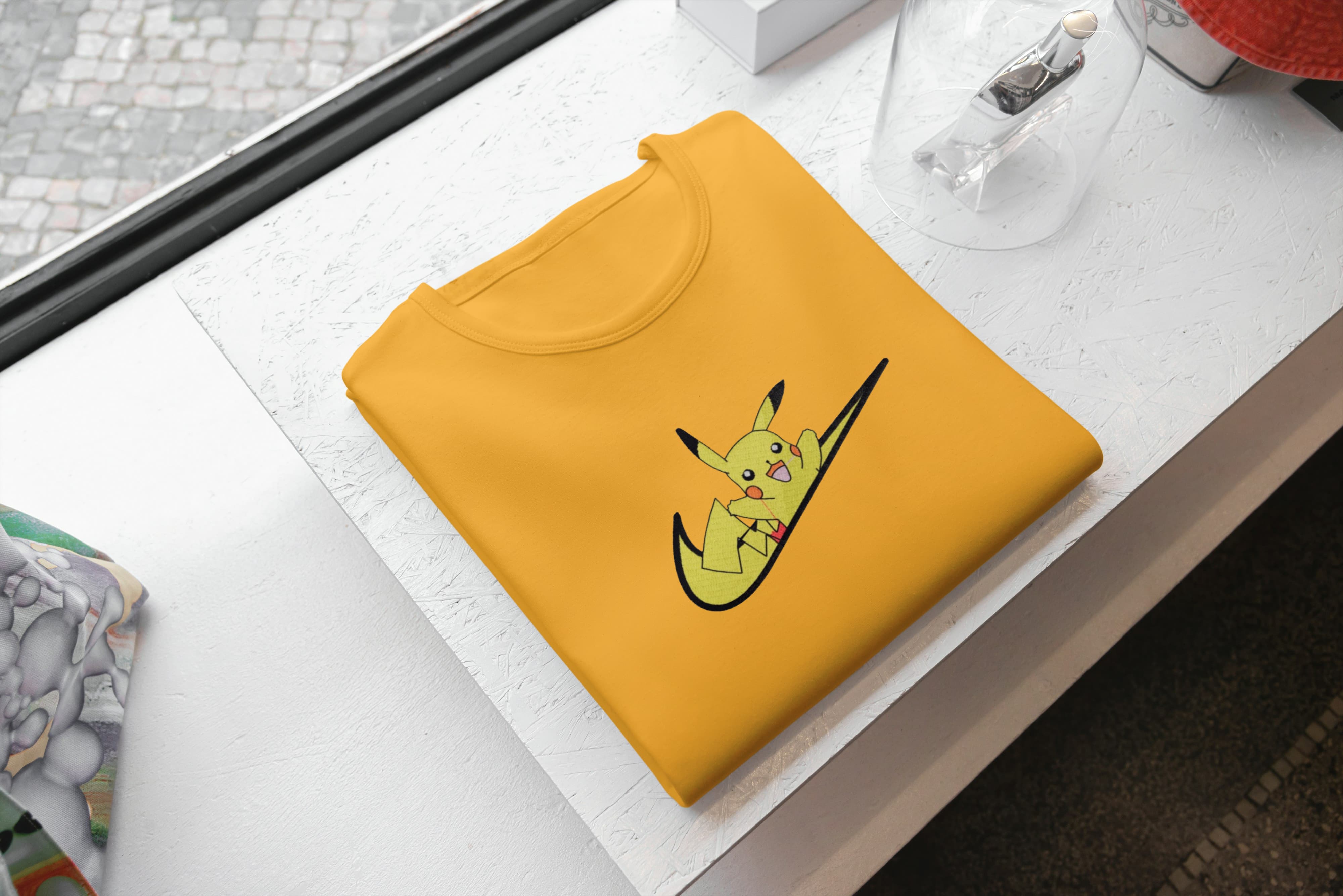 T-Shirt Unisex Ricamata 100% Cotone – Confortevole – Design Swoosh Pikachu