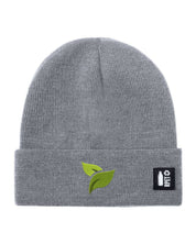 Ricamo Personalizzato - Cappello a Maglia in RPET Riciclato – Morbido e Caldo – Linea Sostenibile Naturaleine – Design Ricamato Foglie-Biiply