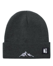 Ricamo Personalizzato - Cappello a Maglia in RPET Riciclato – Morbido e Caldo – Linea Sostenibile Naturaleine – Design Ricamato Montagna-Biiply