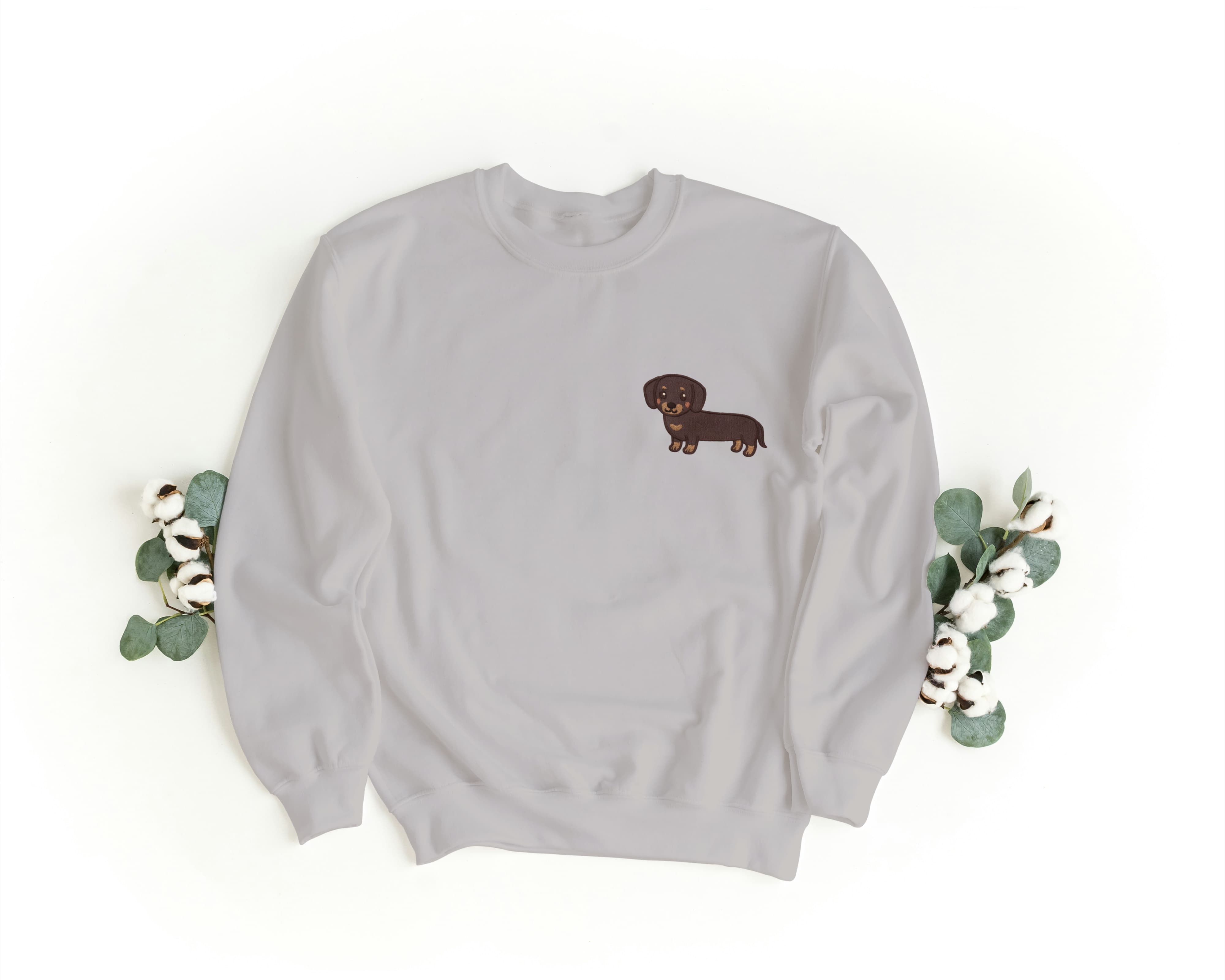 Ricamo Personalizzato - Felpa Ricamata Unisex a Girocollo – Morbida e Confortevole – Design Bassotto-Biiply