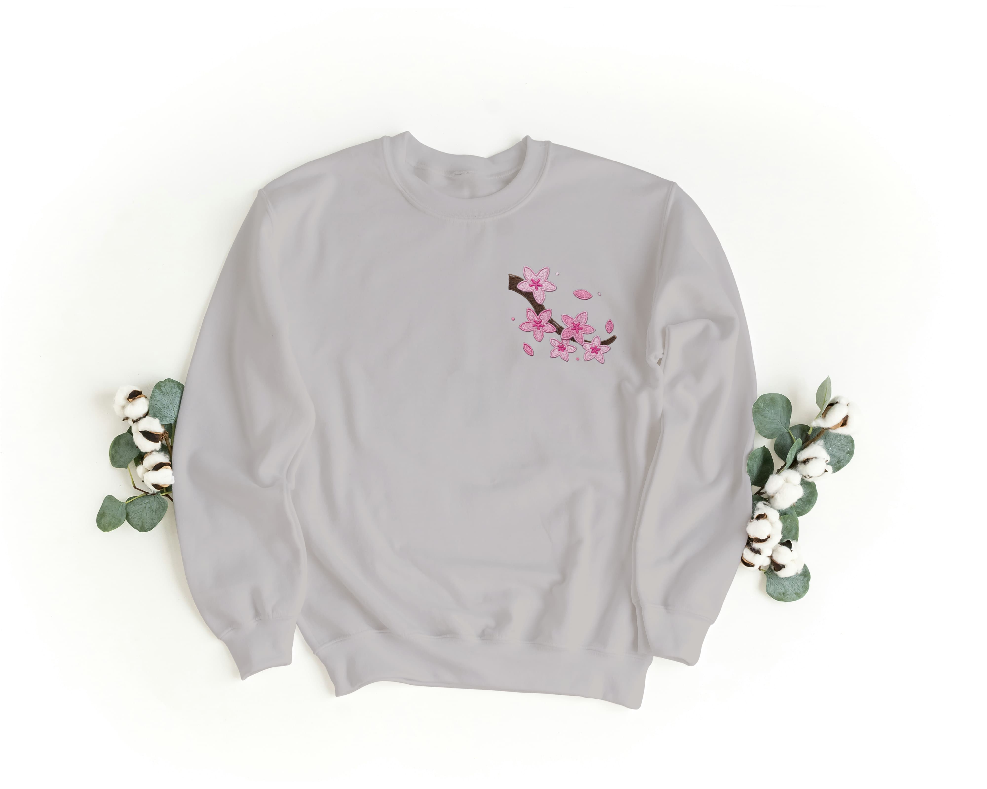 Ricamo Personalizzato - Felpa Ricamata Unisex a Girocollo – Morbida e Confortevole – Design Cherry Blossom-Biiply
