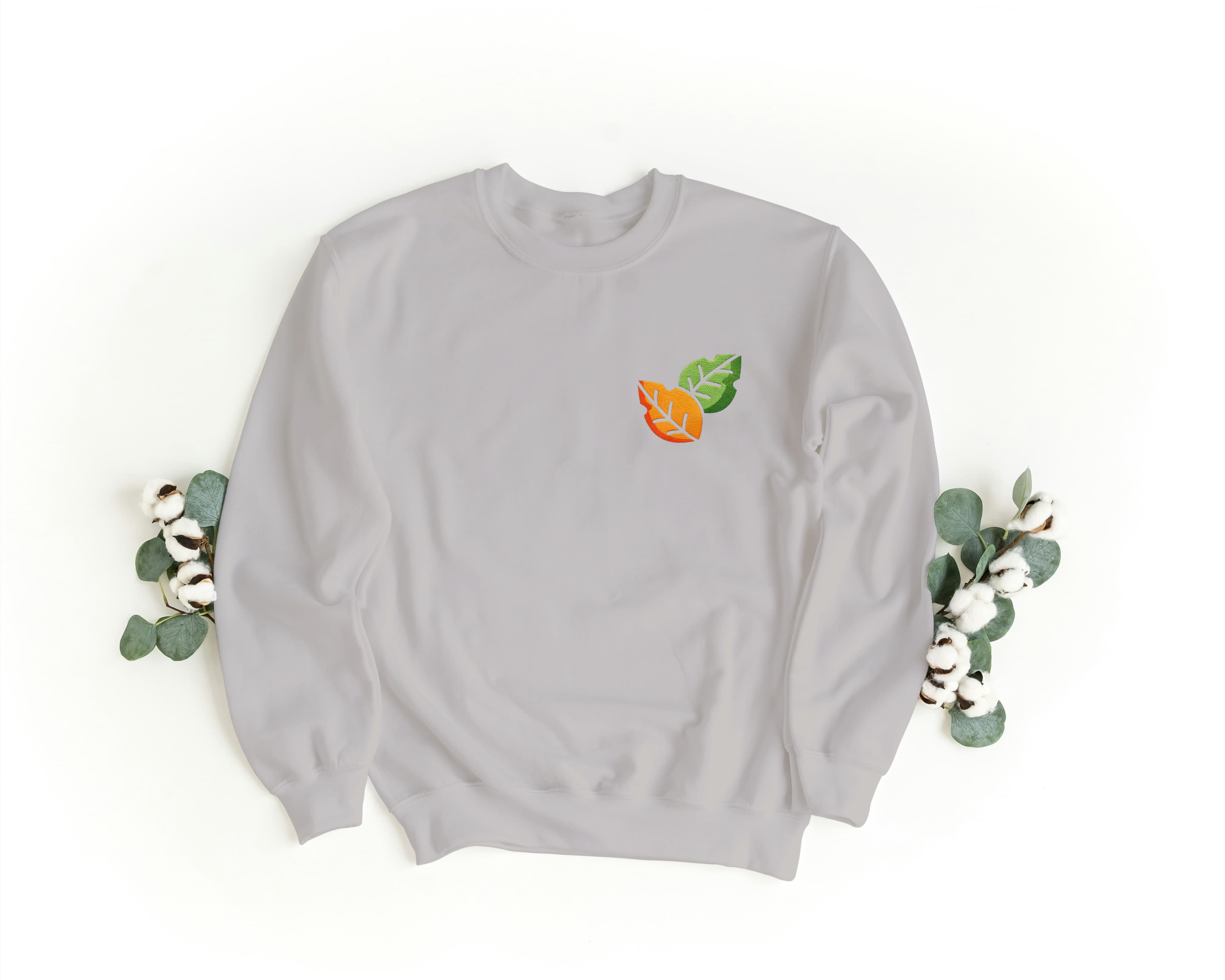 Ricamo Personalizzato - Felpa Ricamata Unisex a Girocollo – Morbida e Confortevole – Design Foglia Primavera Autunno-Biiply