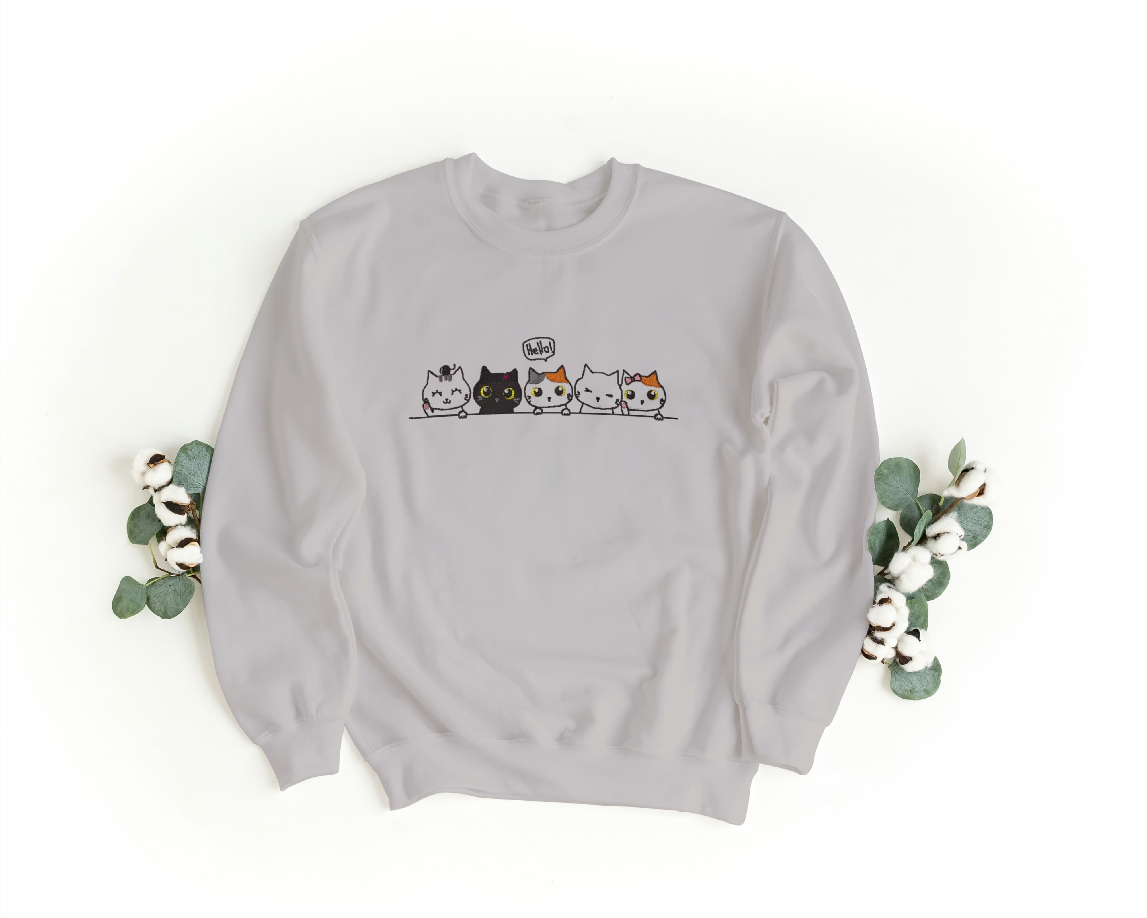 Ricamo Personalizzato - Felpa Ricamata Unisex a Girocollo – Morbida e Confortevole – Design Gatti che salutano-Biiply