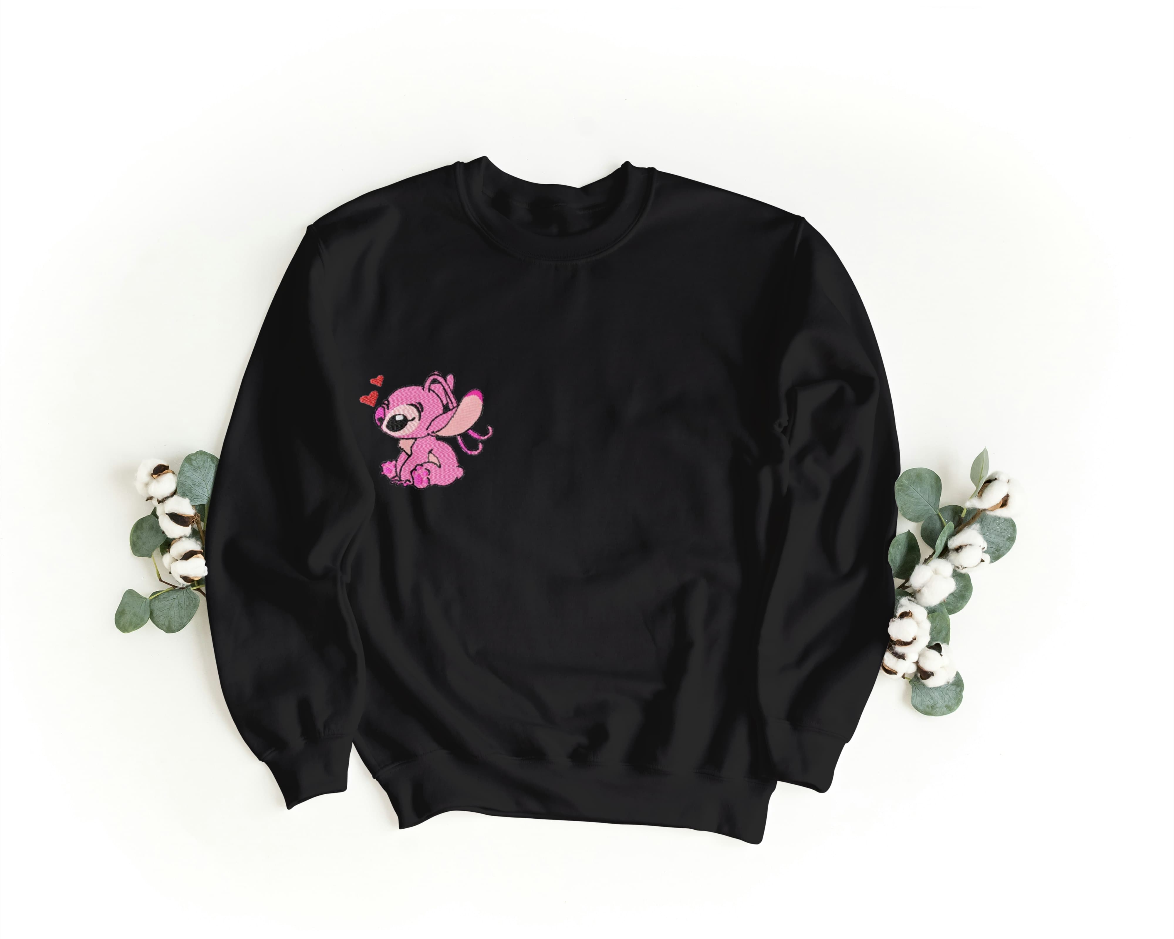 Ricamo Personalizzato - Felpa Ricamata Unisex a Girocollo Per Lui e Per Lei – Morbida e Confortevole – Design Stich e Angel-Biiply