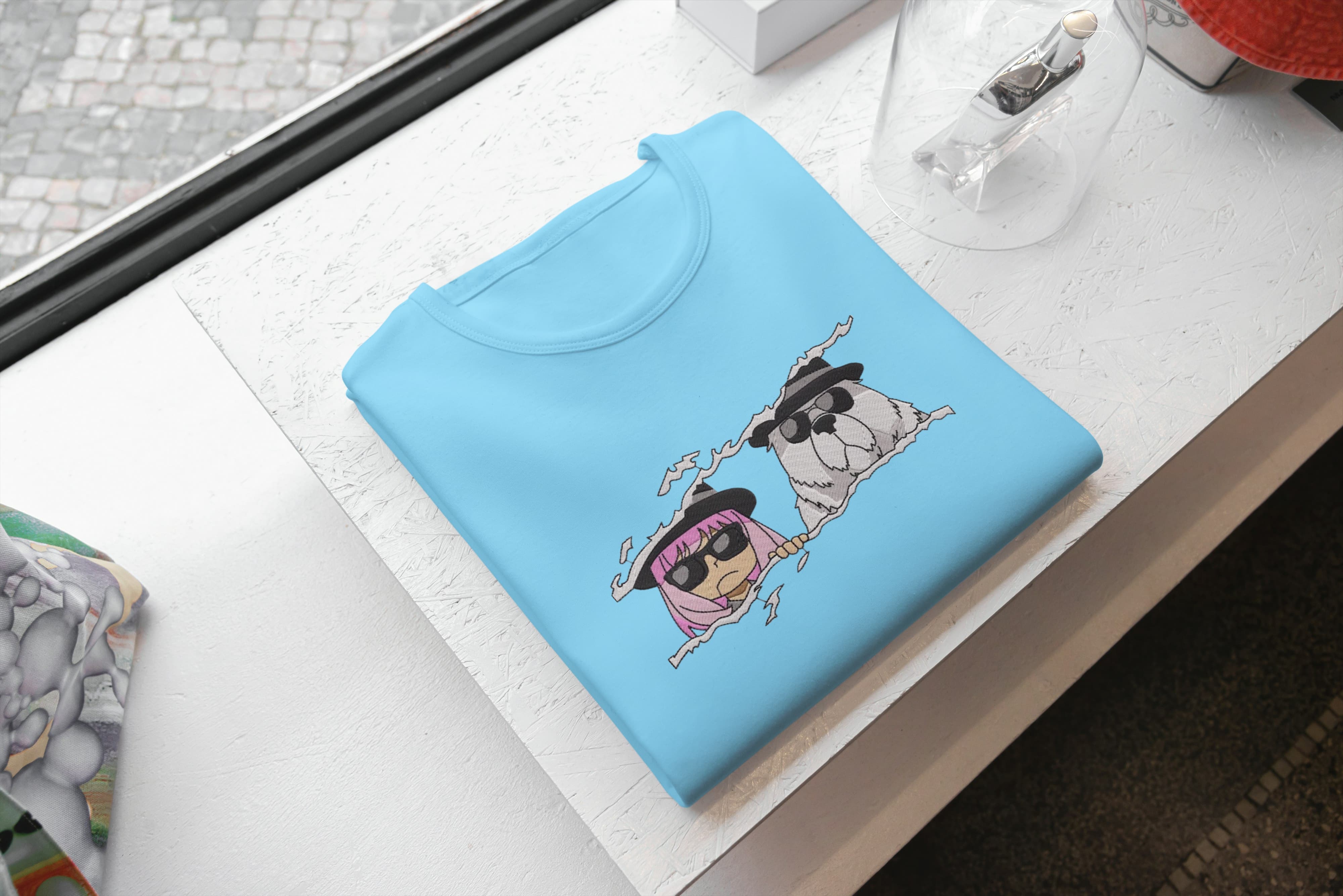 Ricamo Personalizzato - T-Shirt Unisex Ricamata 100% Cotone – Confortevole – Design Anime Spia e Cane-Biiply