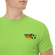 Ricamo Personalizzato - T-Shirt Unisex Ricamata 100% Cotone – Confortevole – Design Corri Tira Goal Pallone-Biiply