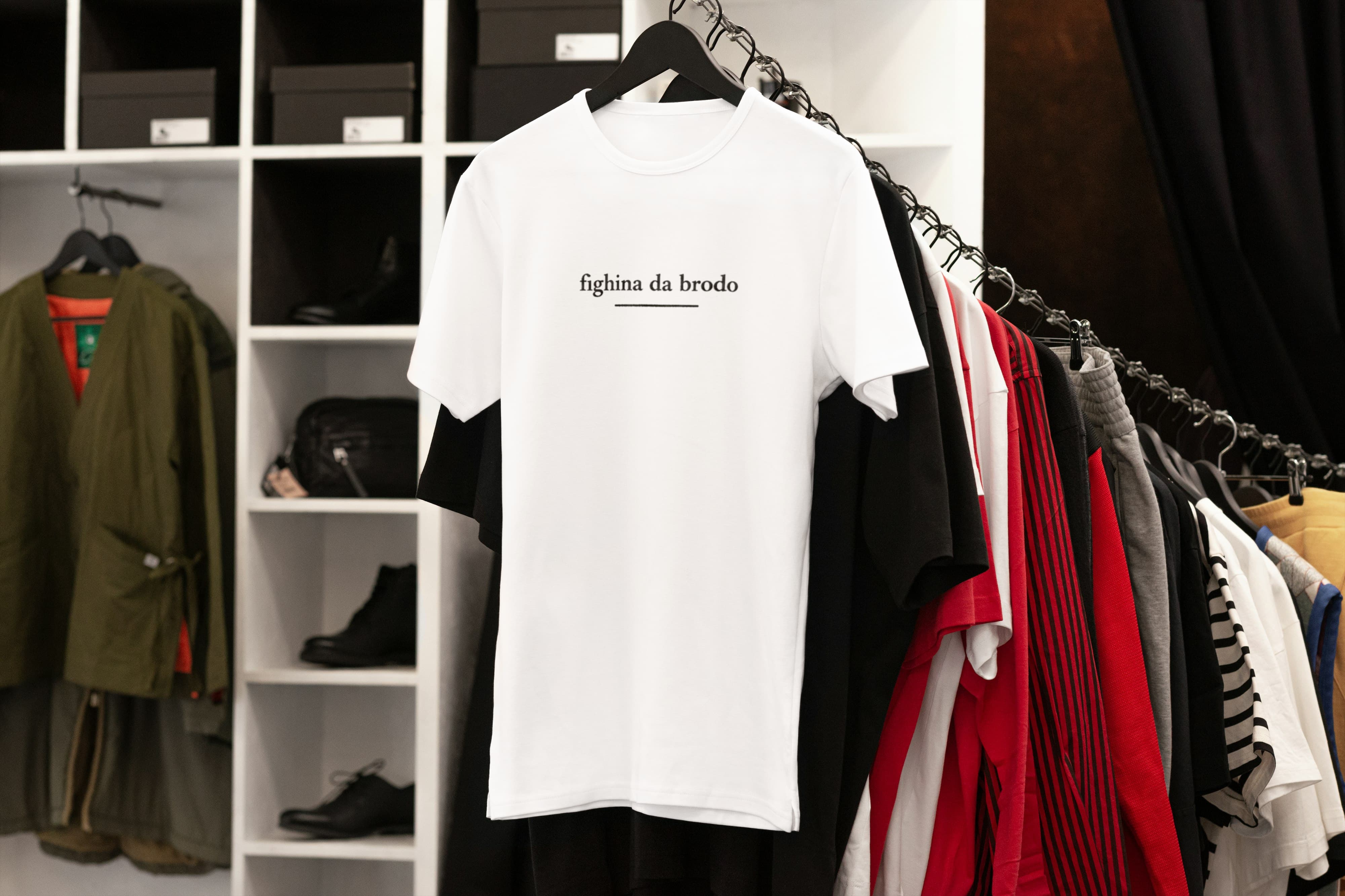 Ricamo Personalizzato - T-Shirt Unisex Ricamata 100% Cotone – Confortevole – Design Fighina da Brodo-Biiply