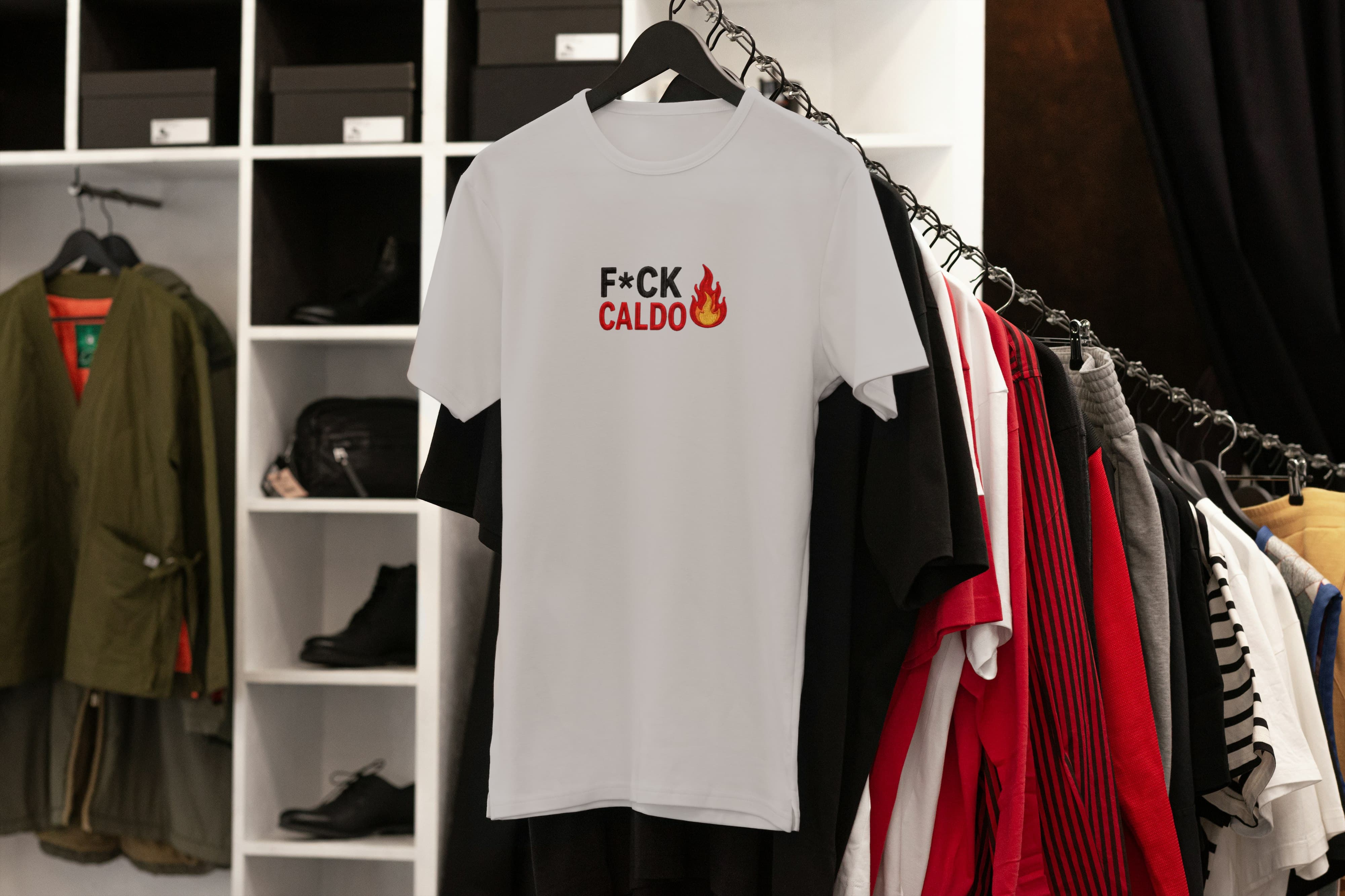 Ricamo Personalizzato - T-Shirt Unisex Ricamata 100% Cotone – Confortevole – Design Fuck Caldo con emoji grande-Biiply