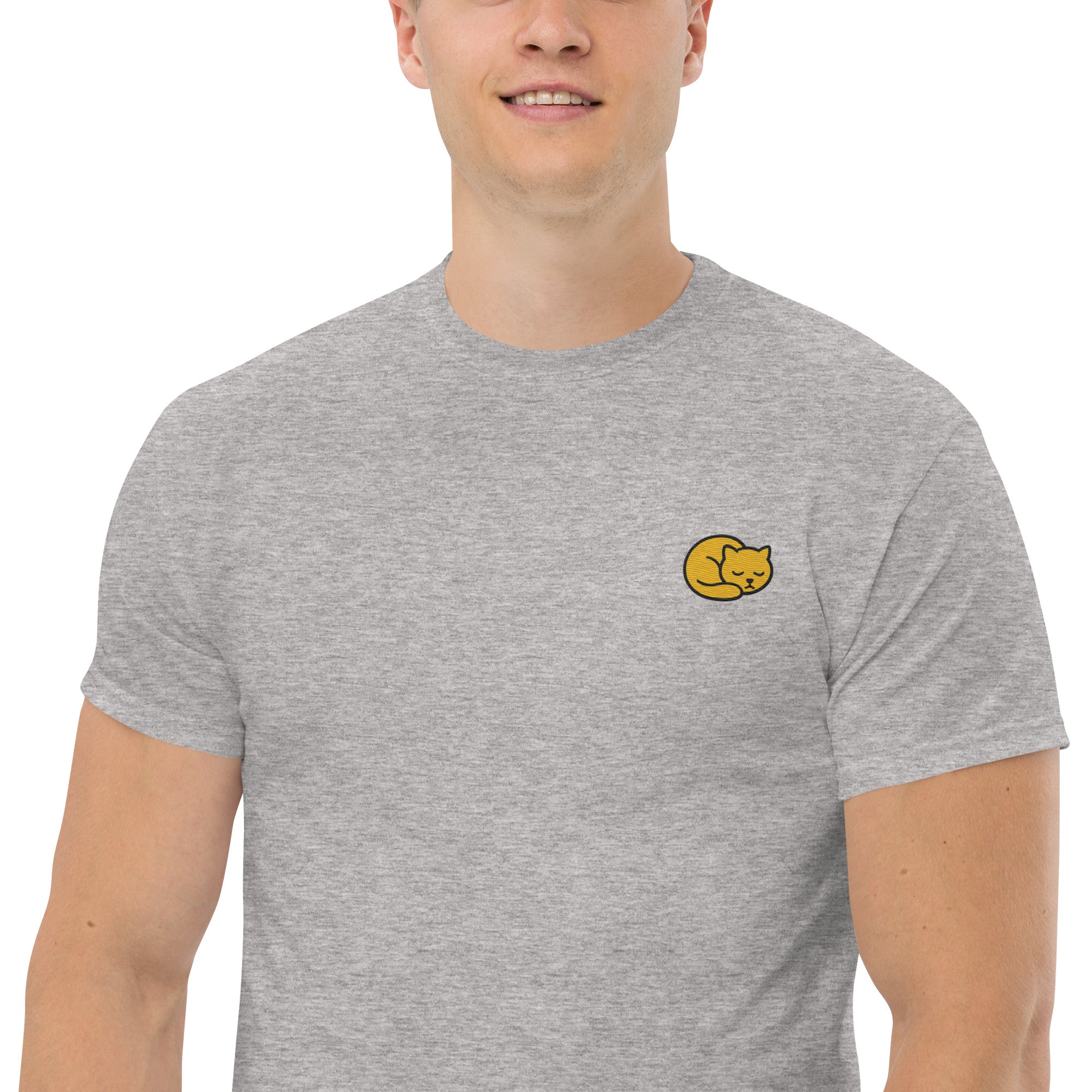 Ricamo Personalizzato - T-Shirt Unisex Ricamata 100% Cotone – Confortevole – Design Gattino-Biiply