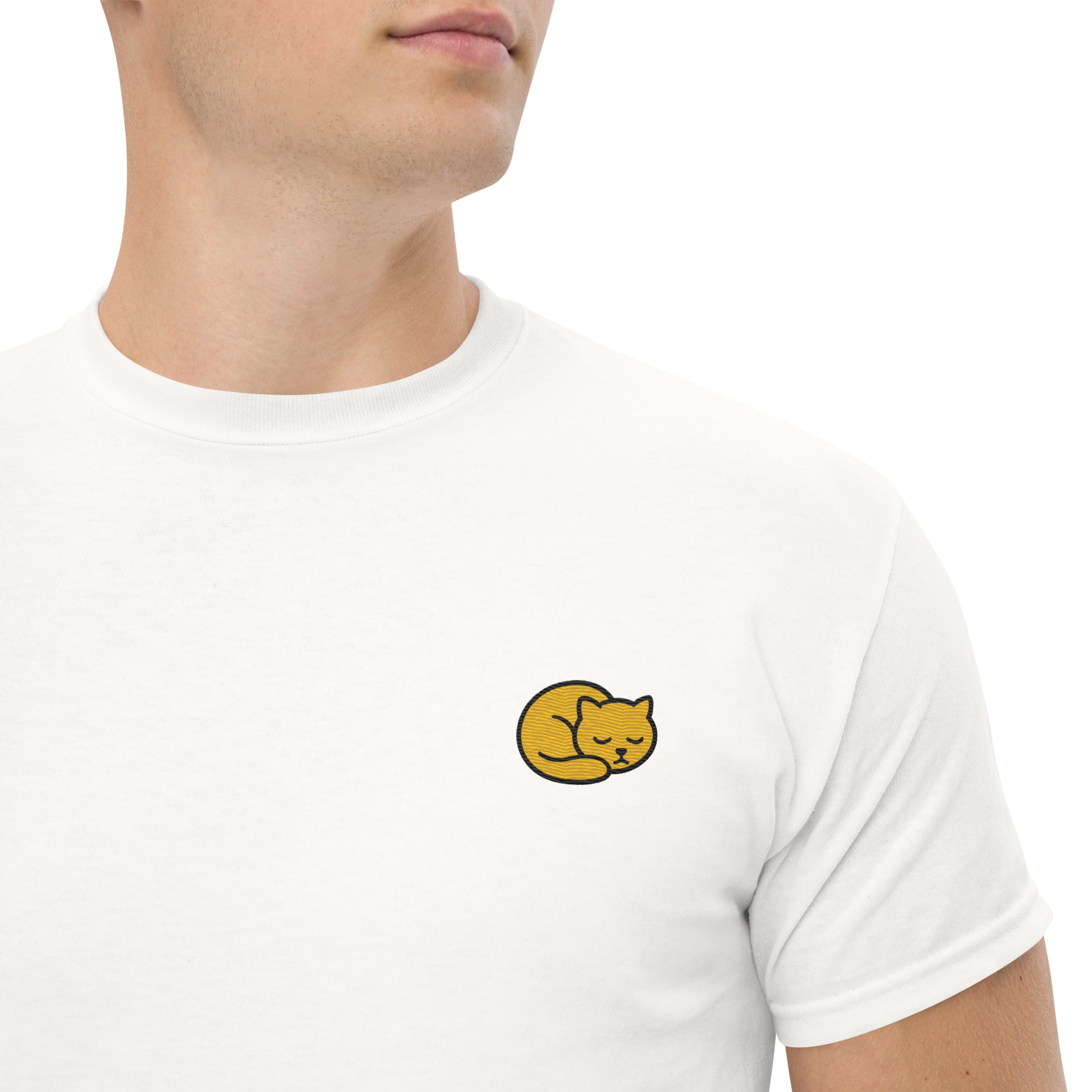 Ricamo Personalizzato - T-Shirt Unisex Ricamata 100% Cotone – Confortevole – Design Gattino-Biiply