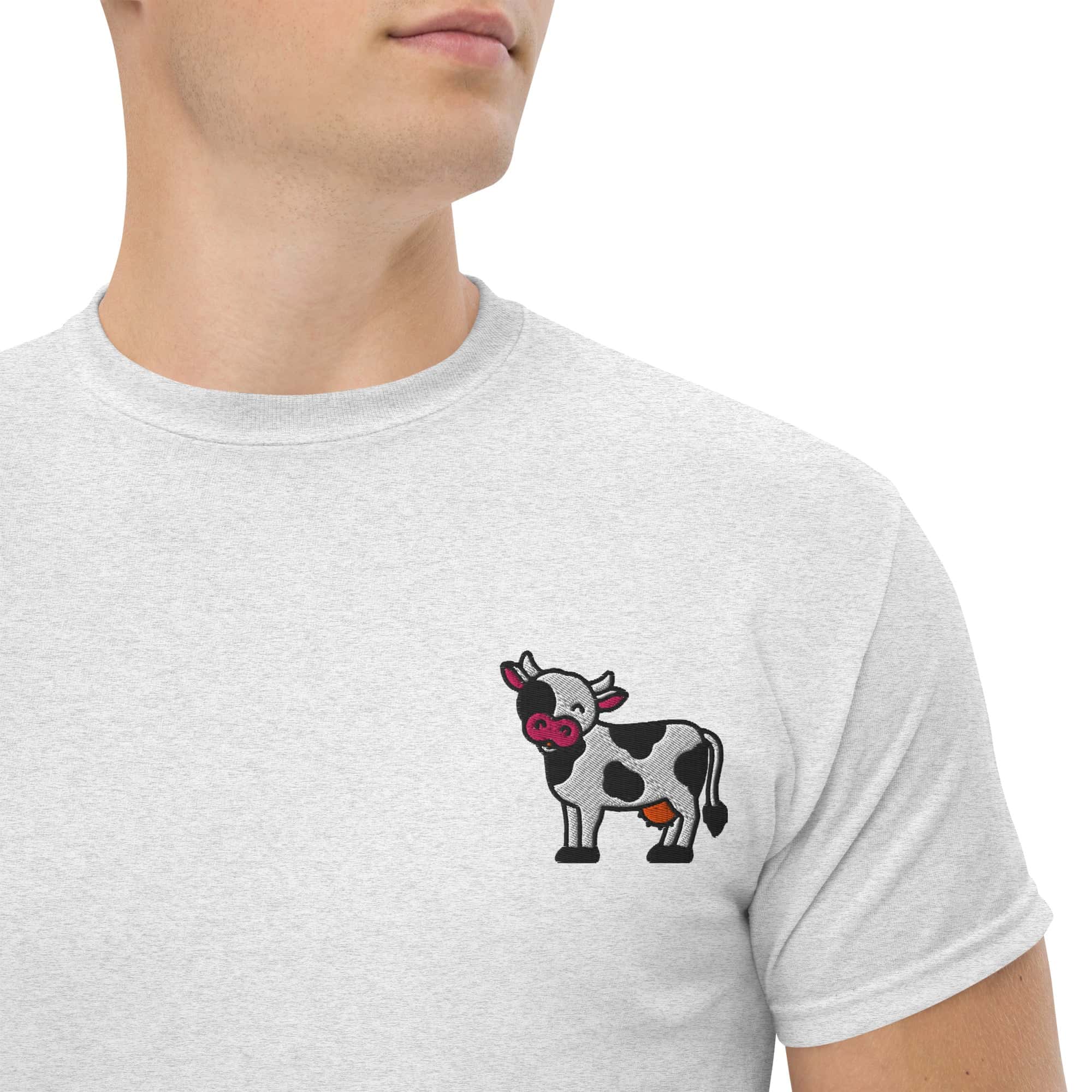Ricamo Personalizzato - T-Shirt Unisex Ricamata 100% Cotone – Confortevole – Design Mucca-Biiply