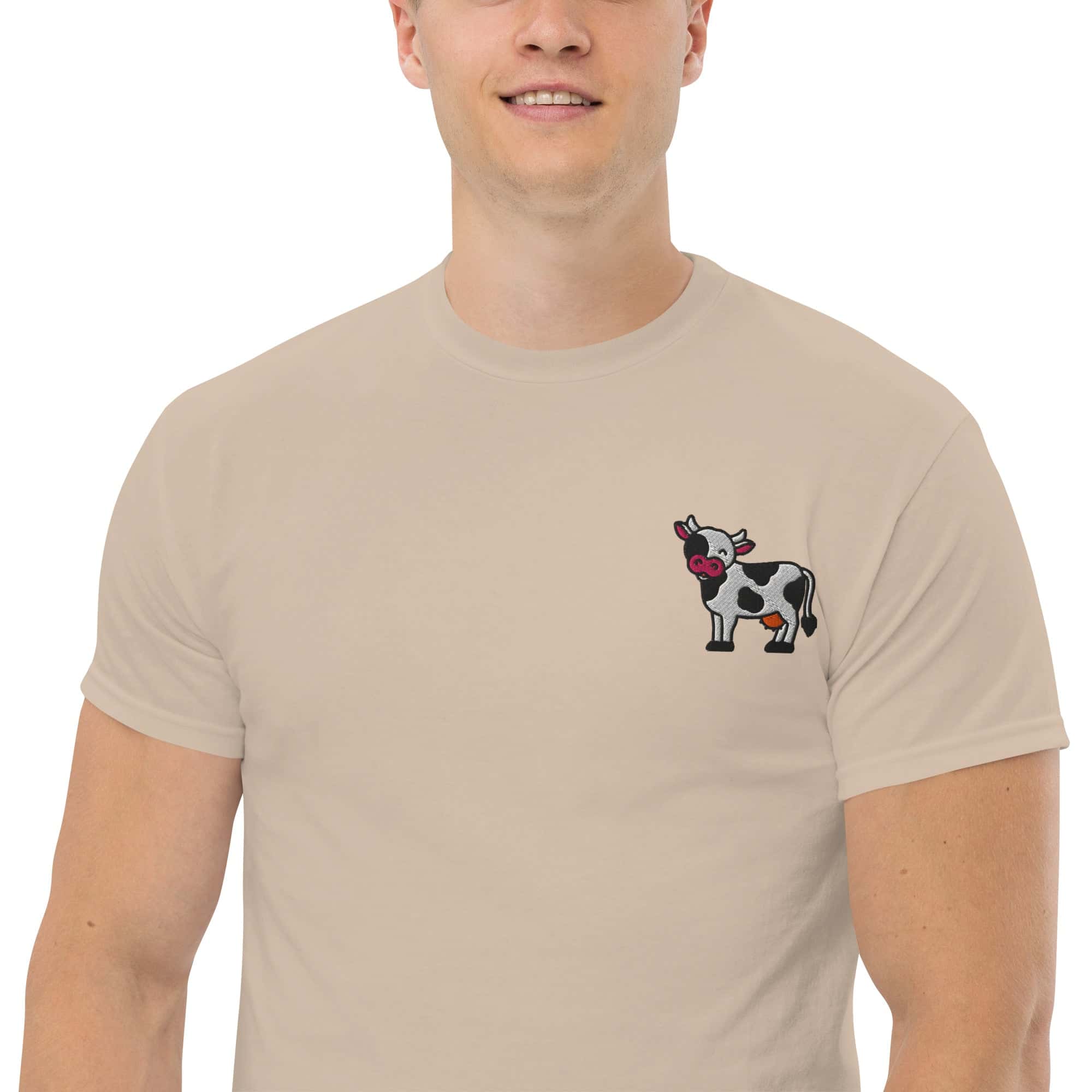 Ricamo Personalizzato - T-Shirt Unisex Ricamata 100% Cotone – Confortevole – Design Mucca-Biiply