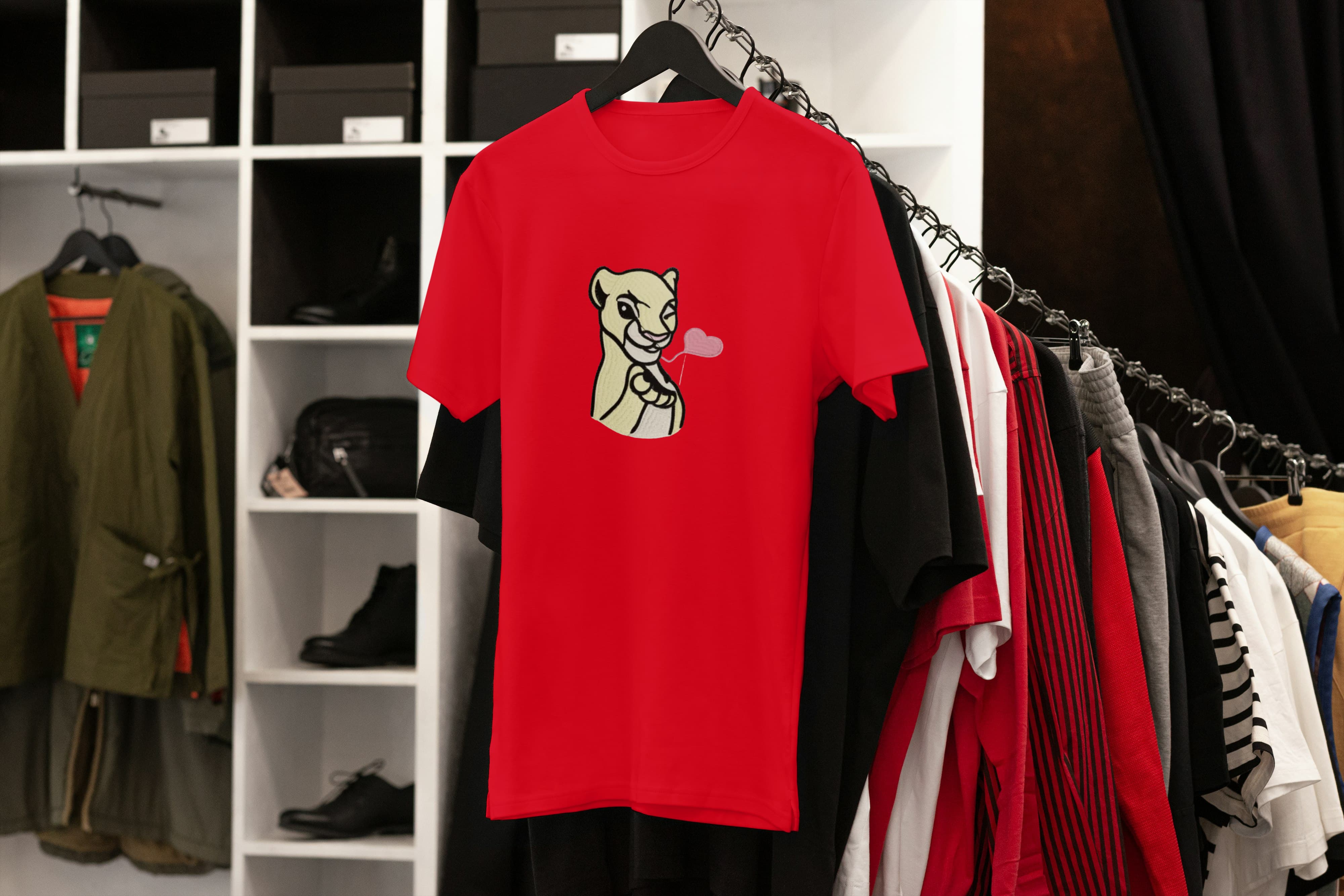 Ricamo Personalizzato - T-Shirt Unisex Ricamata 100% Cotone – Confortevole – Design Nala-Biiply