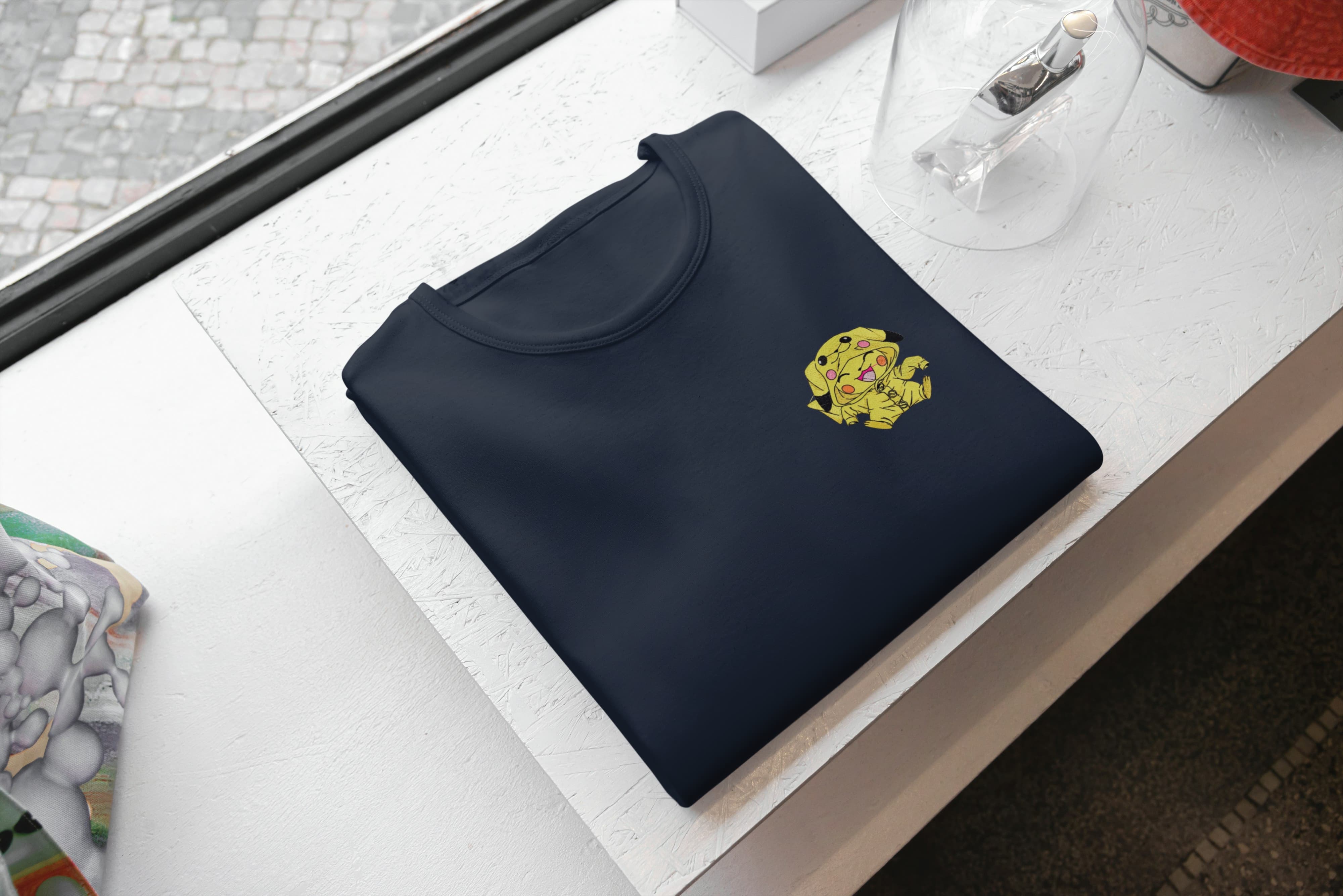 Ricamo Personalizzato - T-Shirt Unisex Ricamata 100% Cotone – Confortevole – Design Piccolo Pikachu-Biiply
