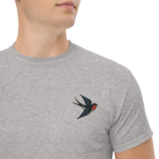 Ricamo Personalizzato - T-Shirt Unisex Ricamata 100% Cotone – Confortevole – Design Rondine-Biiply