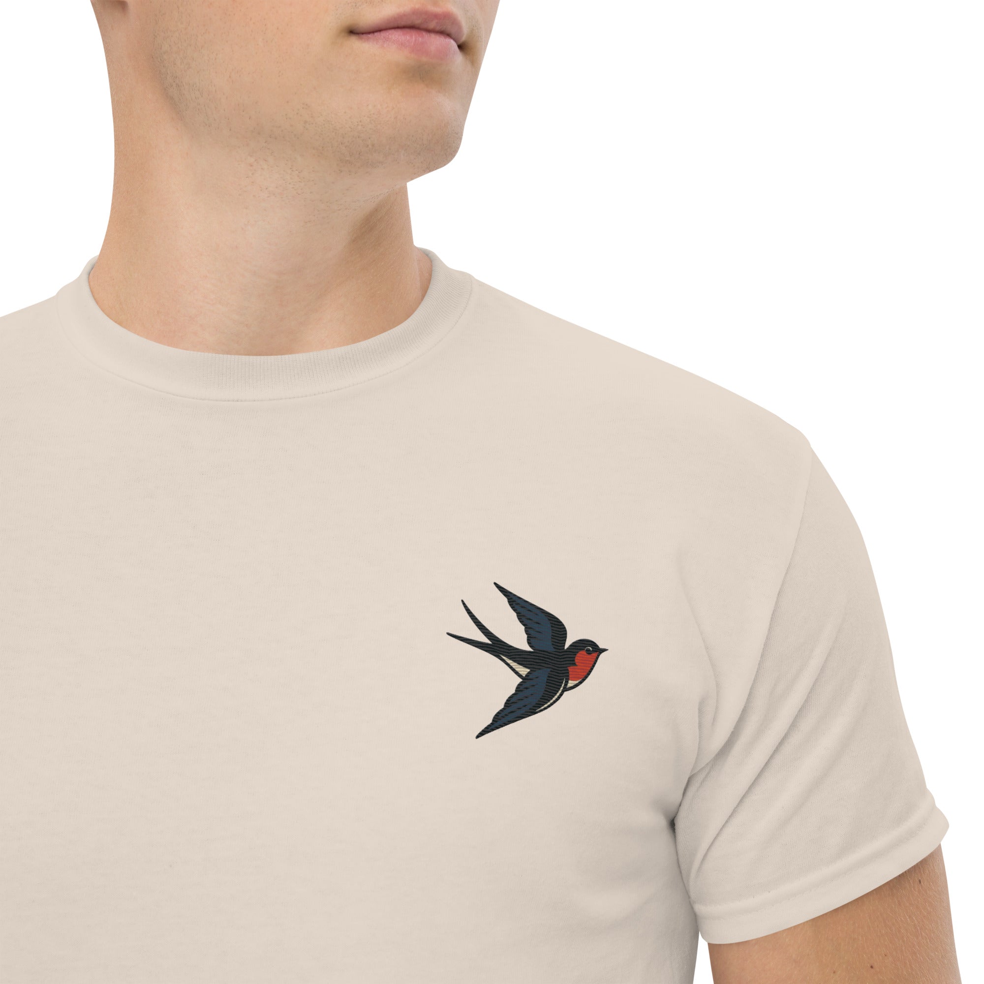 Ricamo Personalizzato - T-Shirt Unisex Ricamata 100% Cotone – Confortevole – Design Rondine-Biiply
