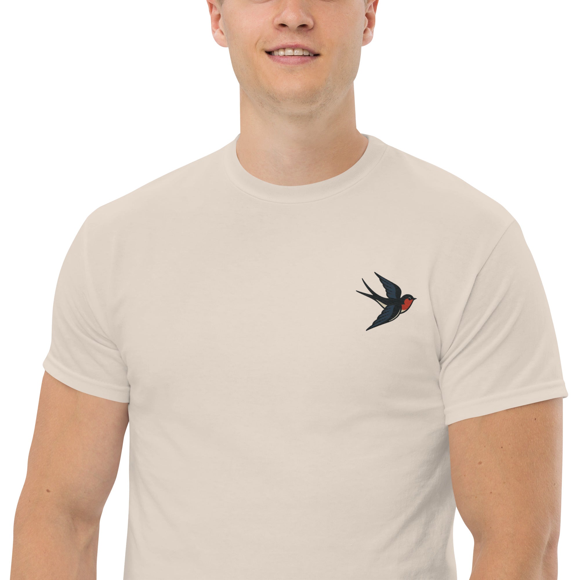 Ricamo Personalizzato - T-Shirt Unisex Ricamata 100% Cotone – Confortevole – Design Rondine-Biiply
