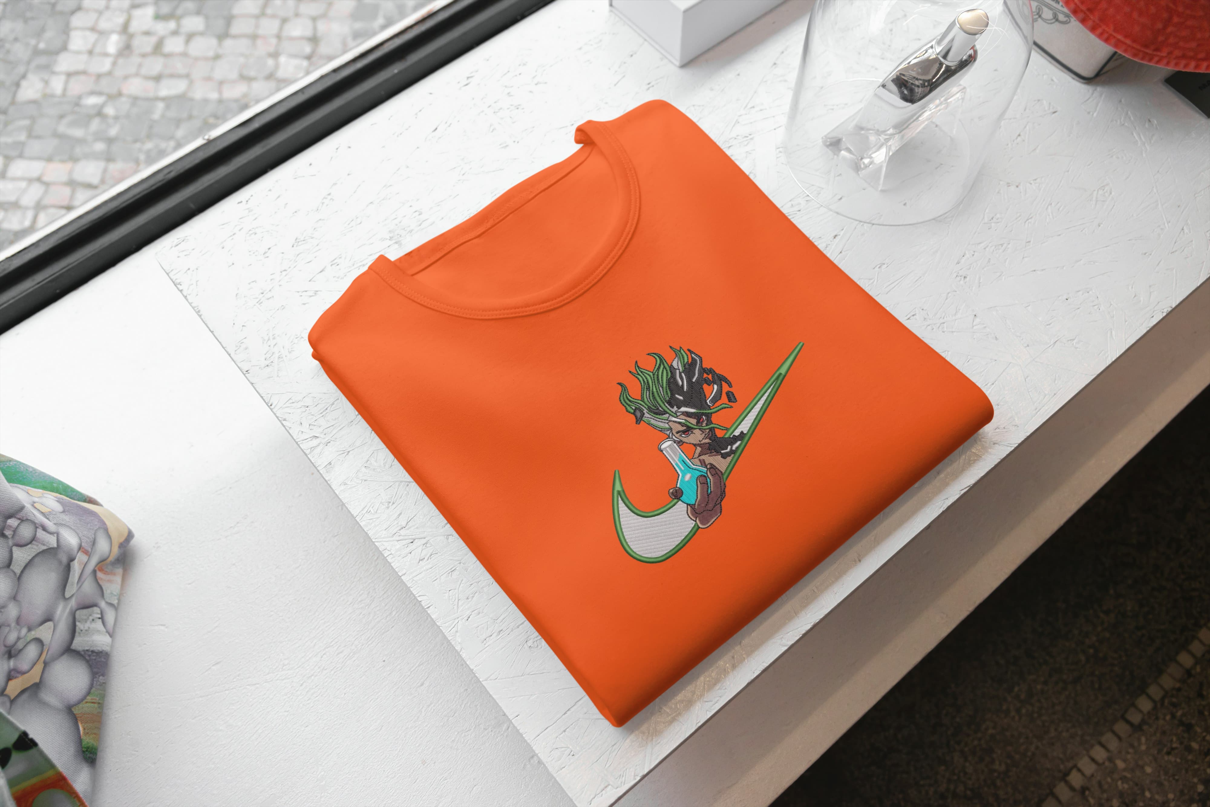 Ricamo Personalizzato - T-Shirt Unisex Ricamata 100% Cotone – Confortevole – Design Swoosh Dr.stone-Biiply