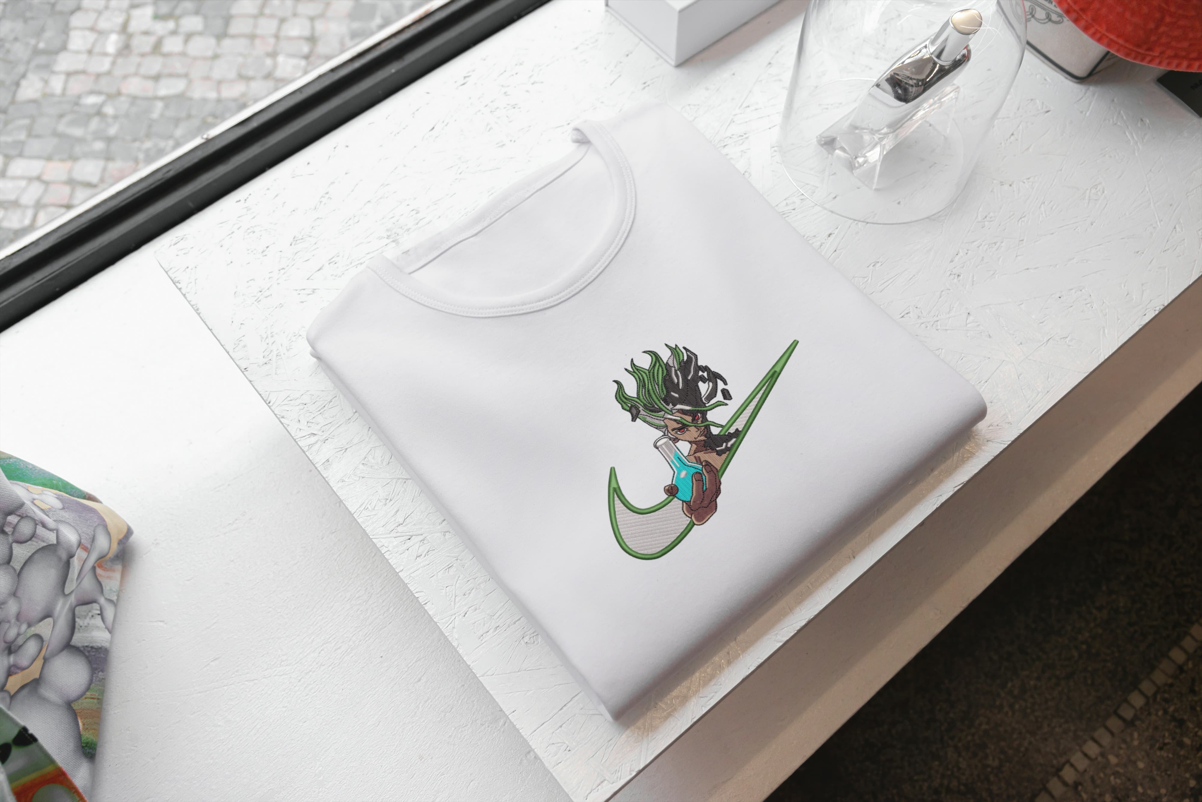 Ricamo Personalizzato - T-Shirt Unisex Ricamata 100% Cotone – Confortevole – Design Swoosh Dr.stone-Biiply