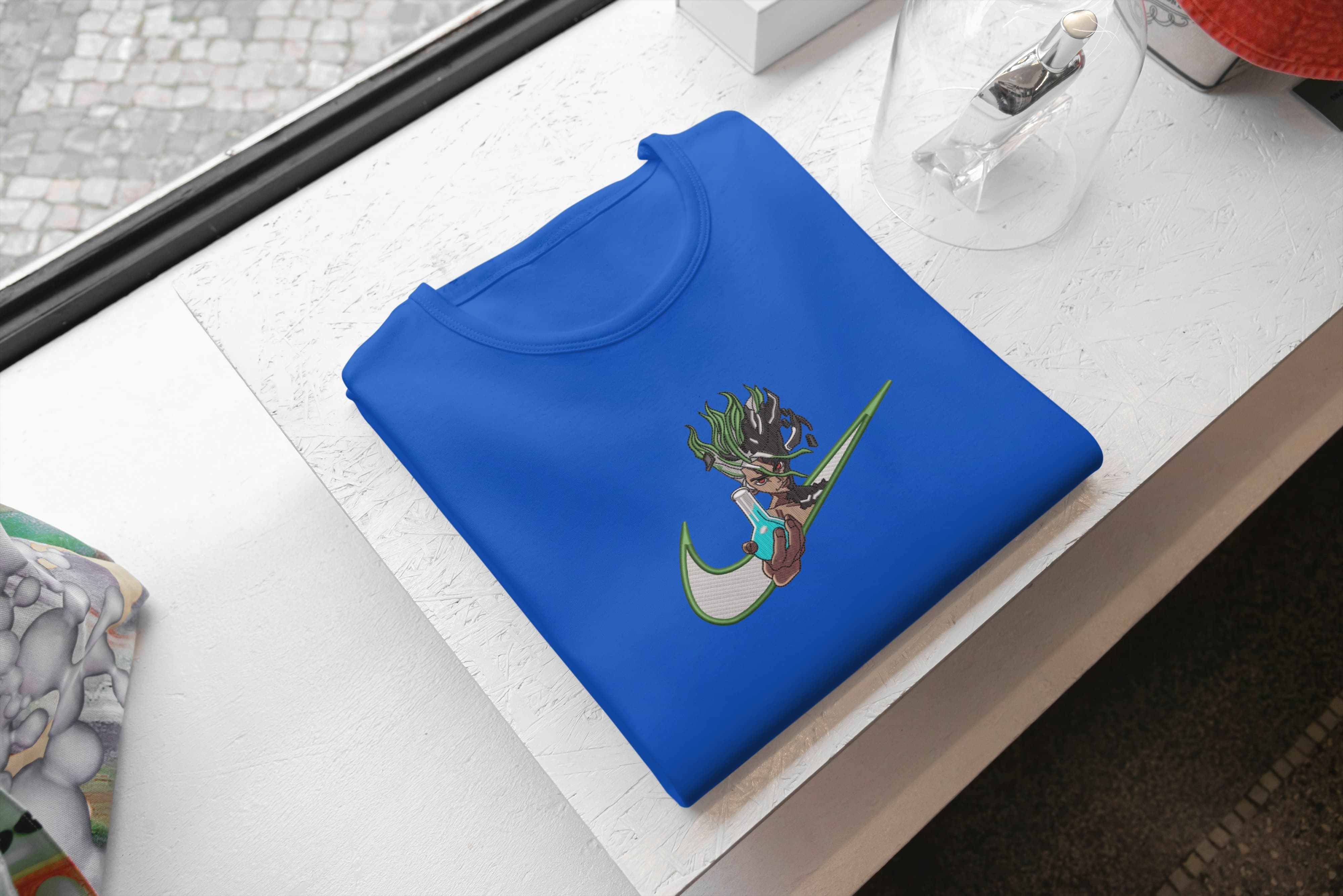 Ricamo Personalizzato - T-Shirt Unisex Ricamata 100% Cotone – Confortevole – Design Swoosh Dr.stone-Biiply