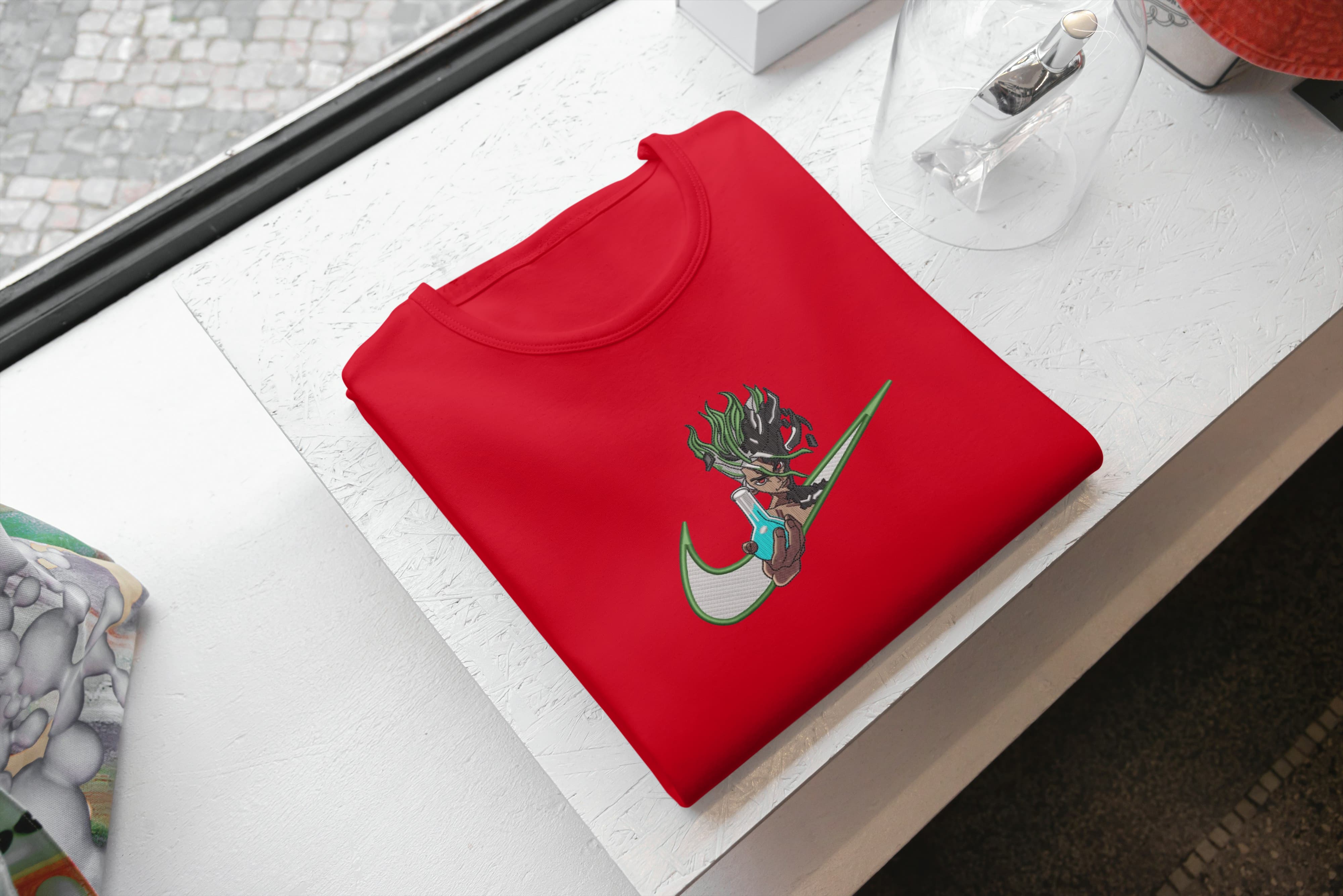 Ricamo Personalizzato - T-Shirt Unisex Ricamata 100% Cotone – Confortevole – Design Swoosh Dr.stone-Biiply