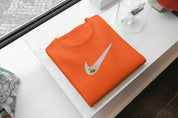 Ricamo Personalizzato - T-Shirt Unisex Ricamata 100% Cotone – Confortevole – Design Swoosh Gerry-Biiply